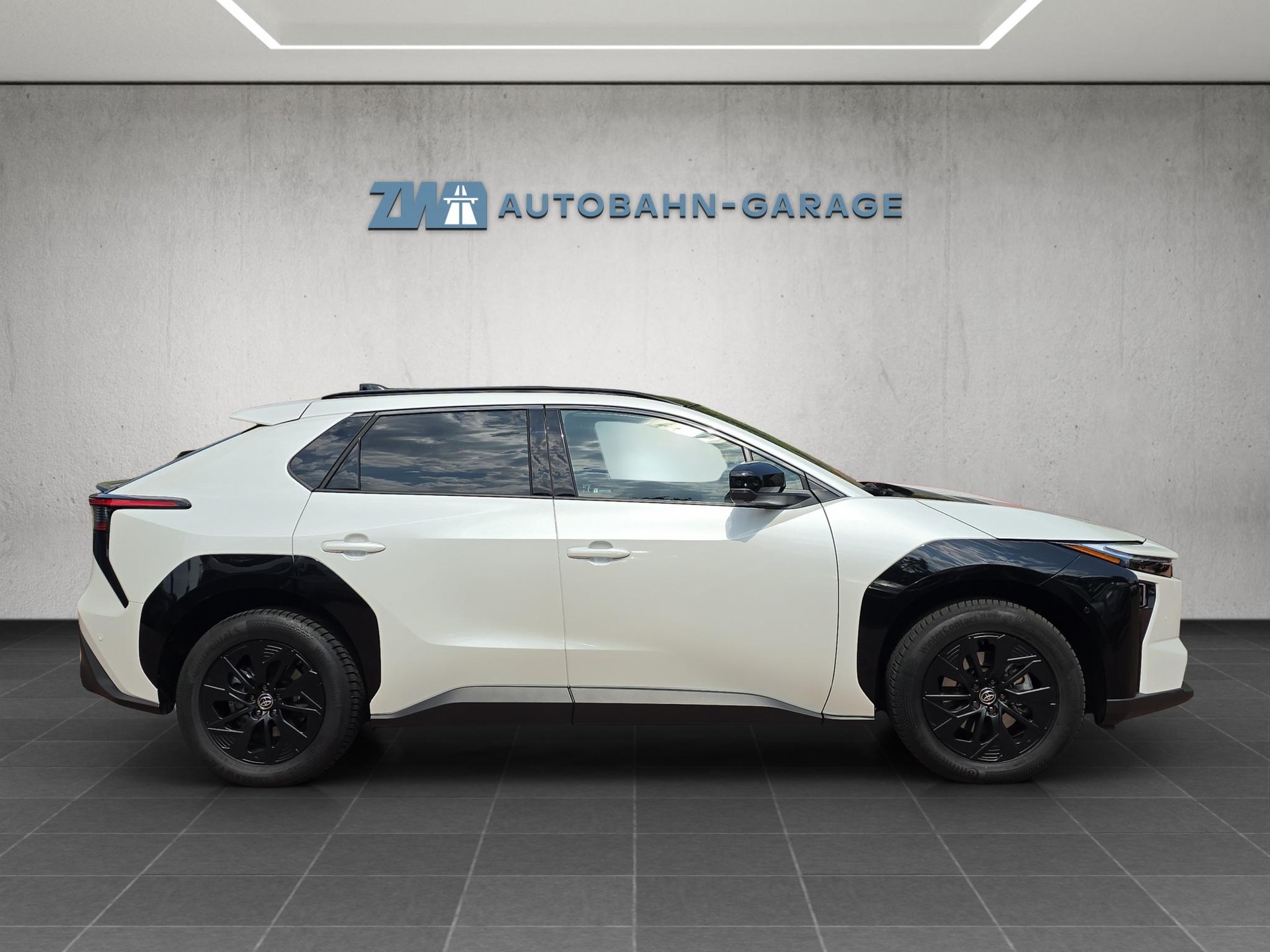TOYOTA bZ4X Premium AWD-image-5
