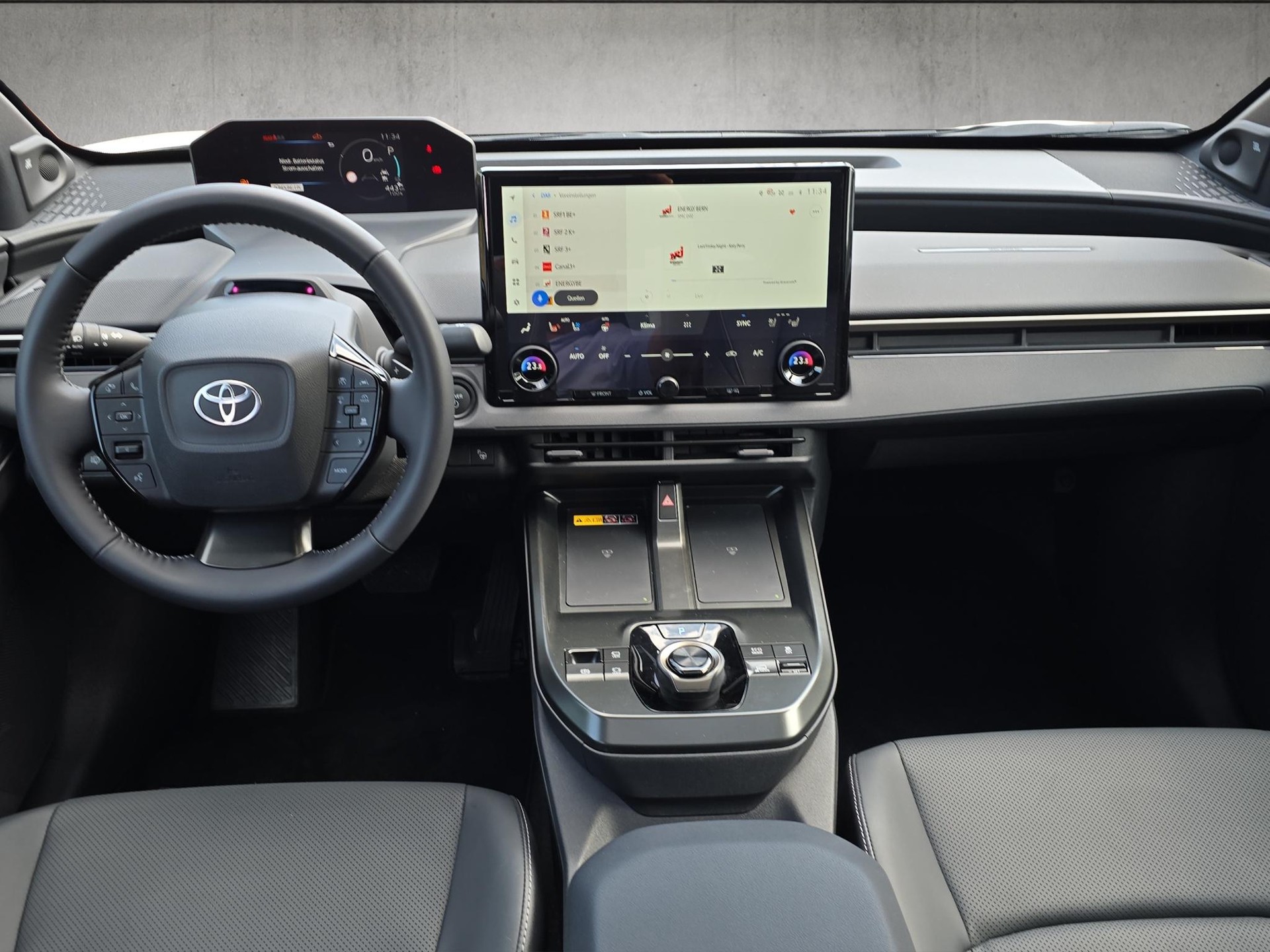 TOYOTA bZ4X Premium AWD-image-11
