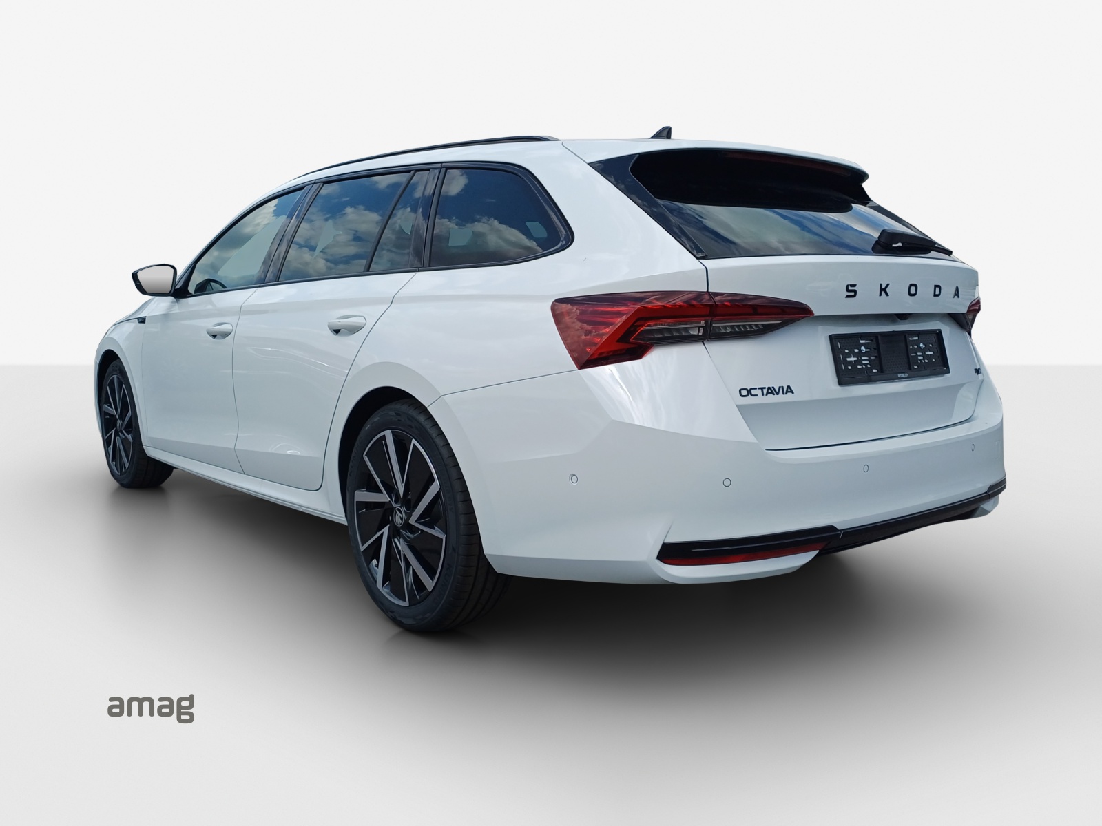SKODA Octavia Combi 2.0 TSI DSG Dynamic 4x4-image-2