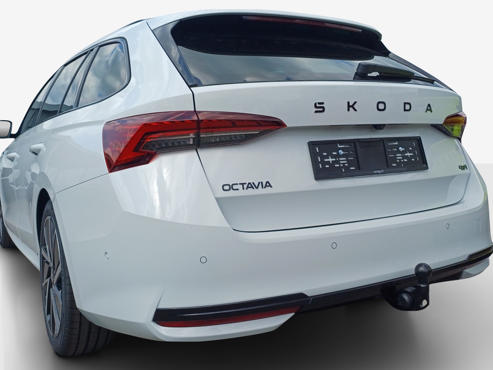 SKODA Octavia Combi 2.0 TSI DSG Dynamic 4x4-image-15
