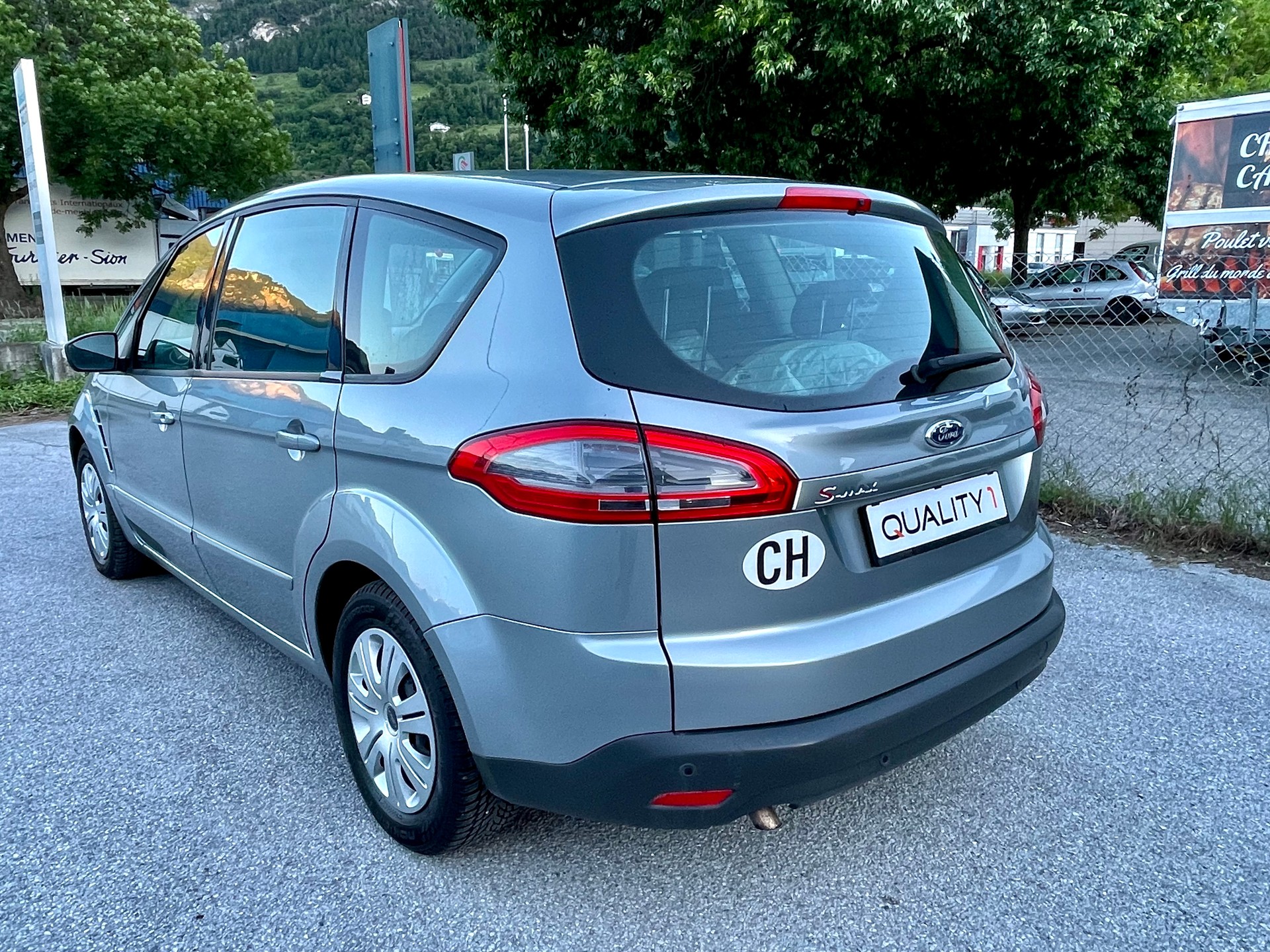 FORD S-Max 2.0i Titanium-image-2