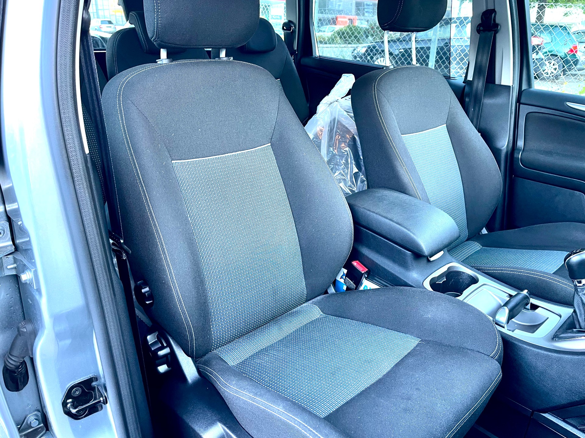 FORD S-Max 2.0i Titanium-image-12