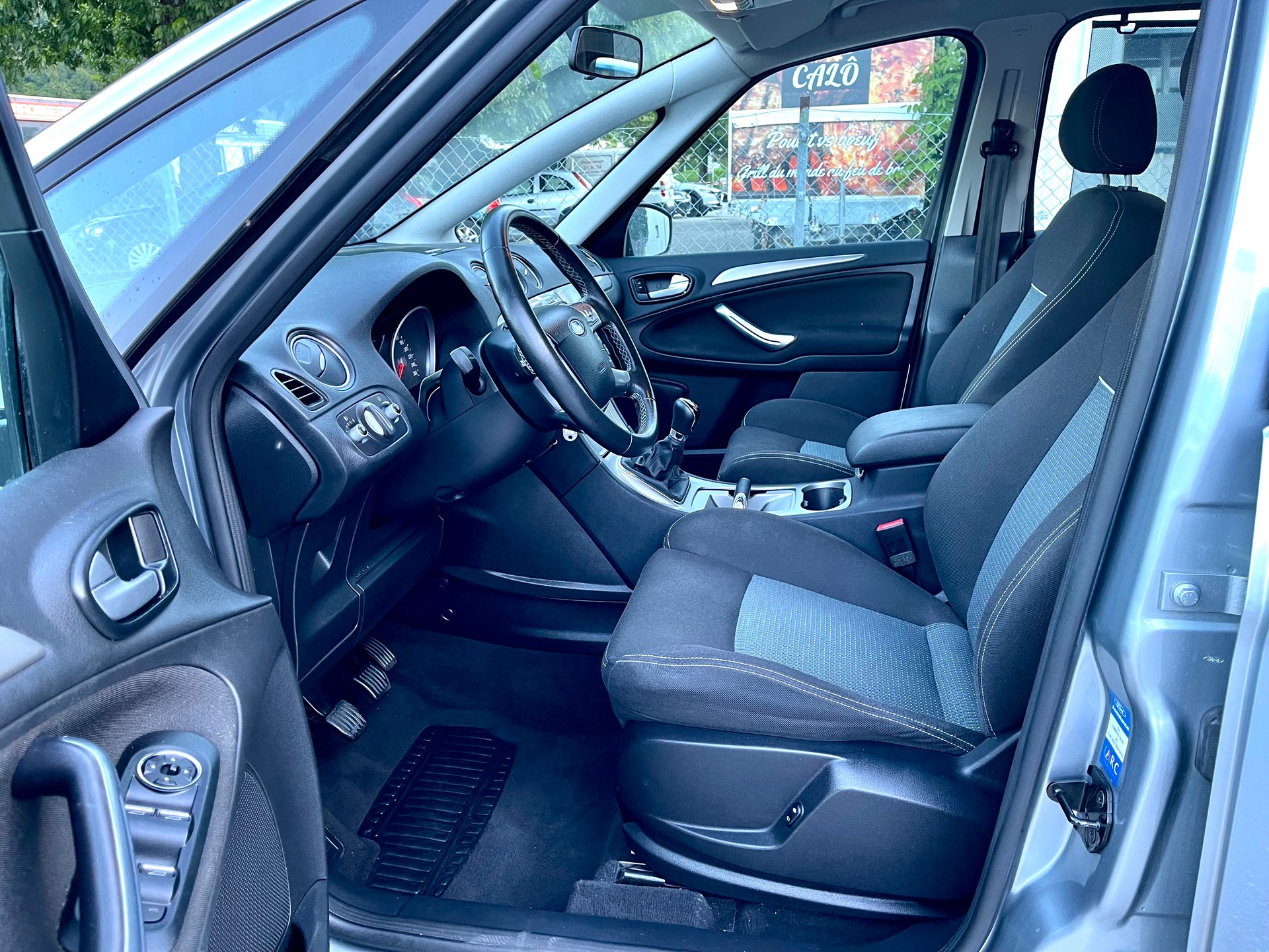 FORD S-Max 2.0i Titanium-image-25