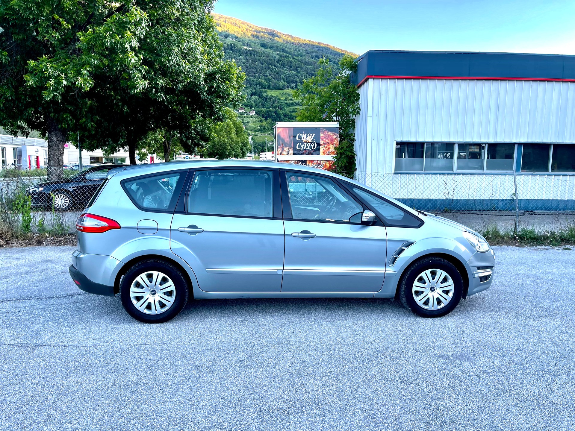 FORD S-Max 2.0i Titanium-image-23