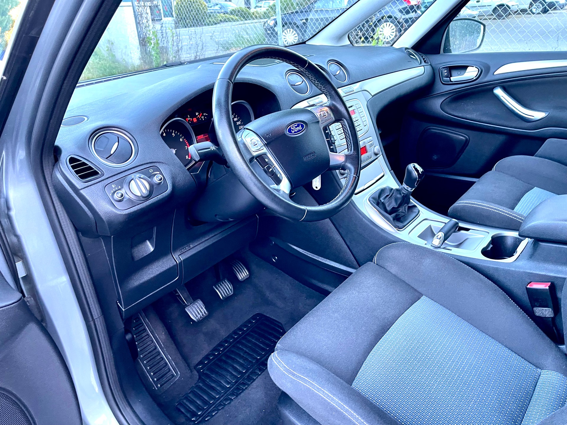 FORD S-Max 2.0i Titanium-image-14