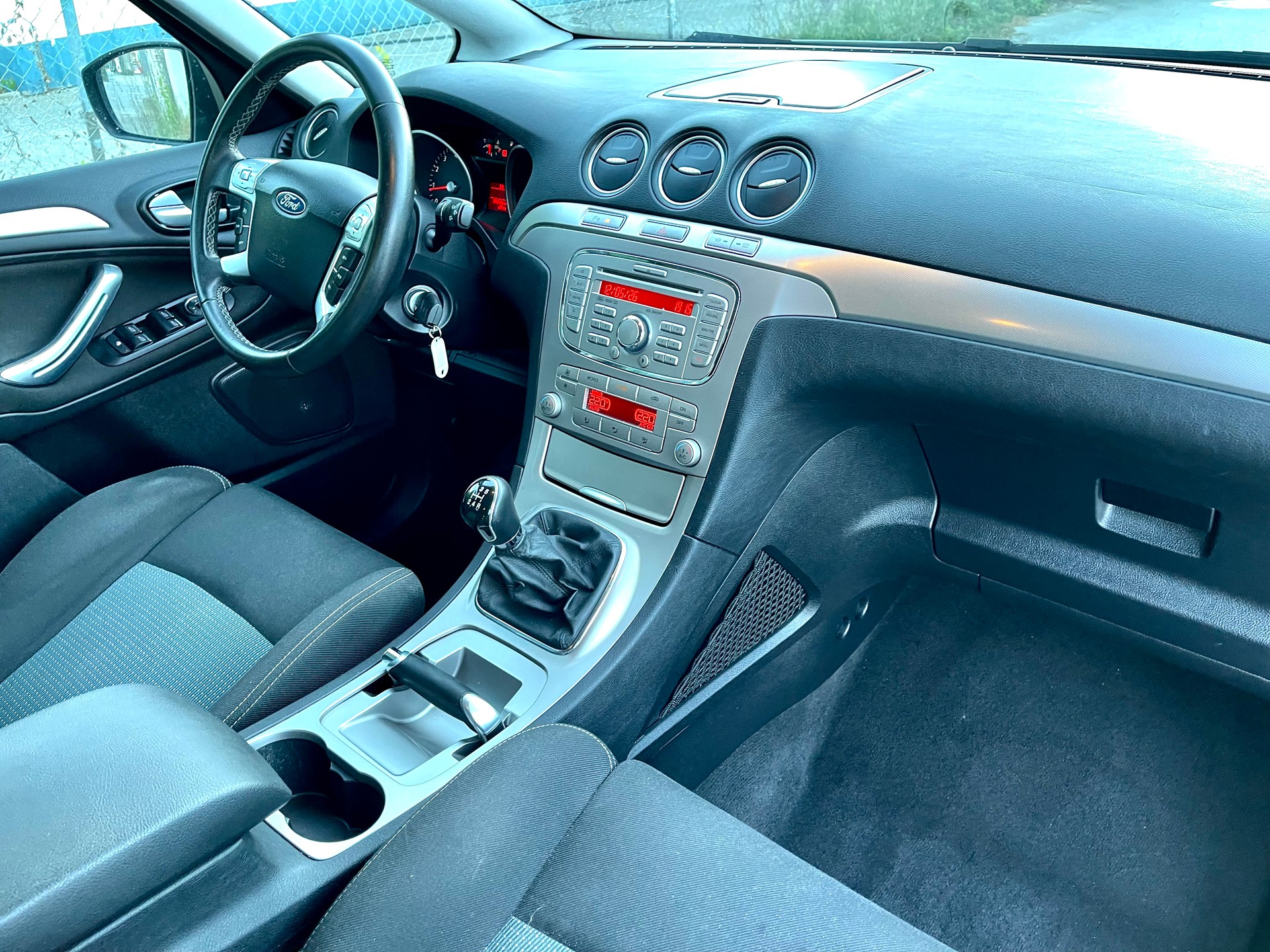 FORD S-Max 2.0i Titanium-image-9