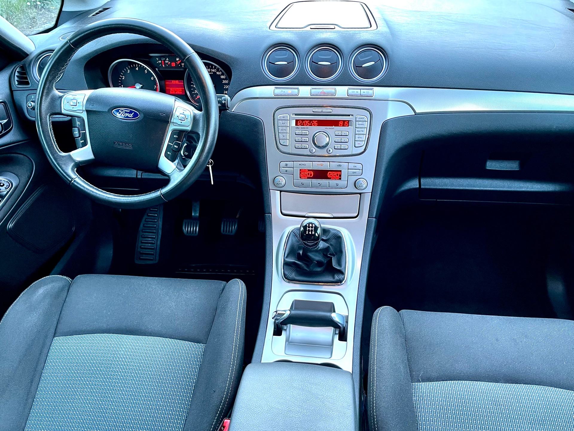 FORD S-Max 2.0i Titanium-image-1