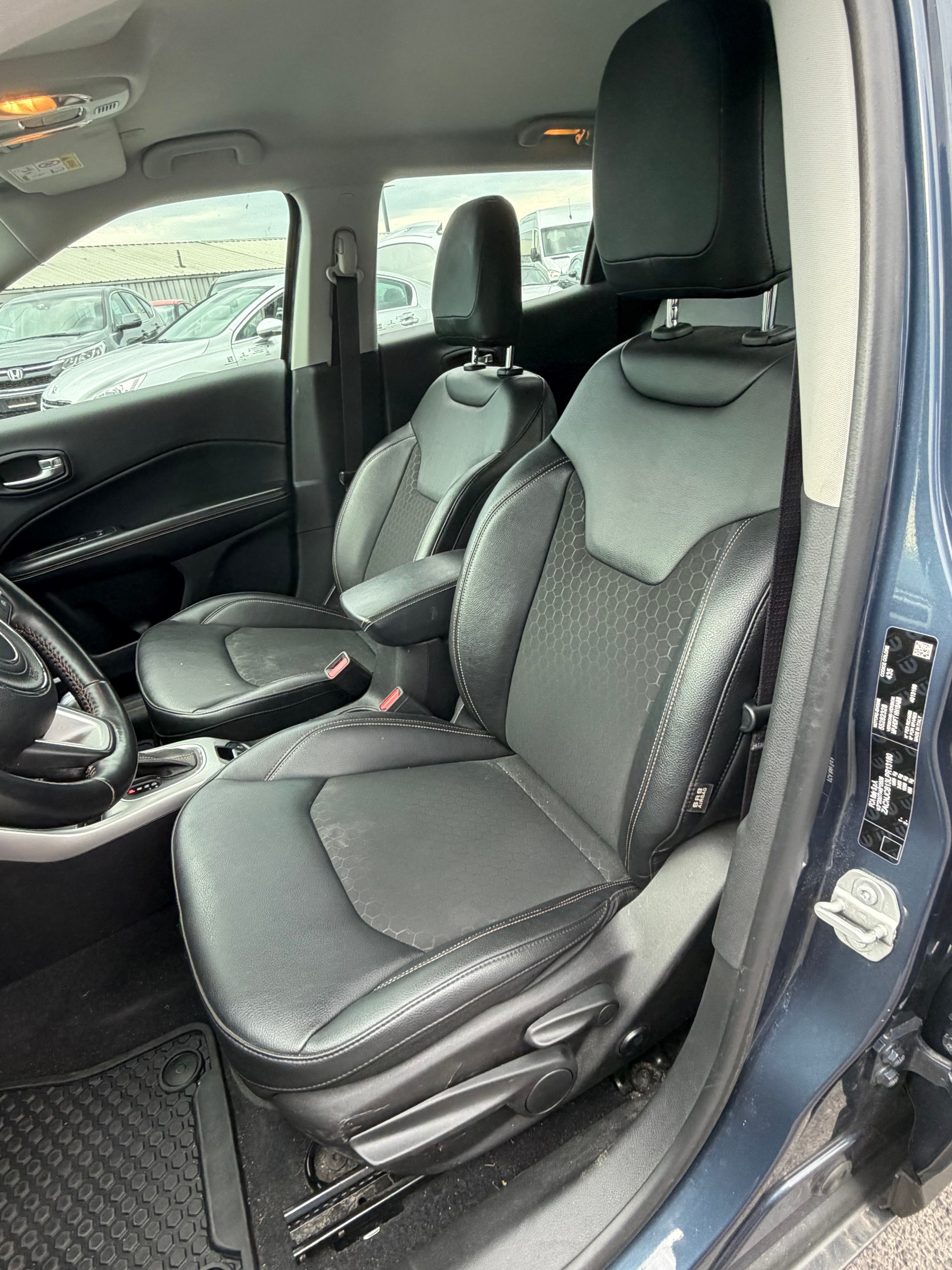 JEEP Compass 4x2 1.3 Turbo Limited DKG-image-4