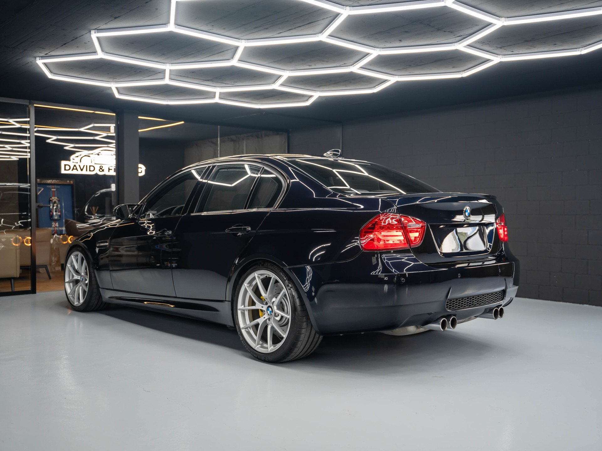 BMW M3 Limousine DSG-showroom-element-3
