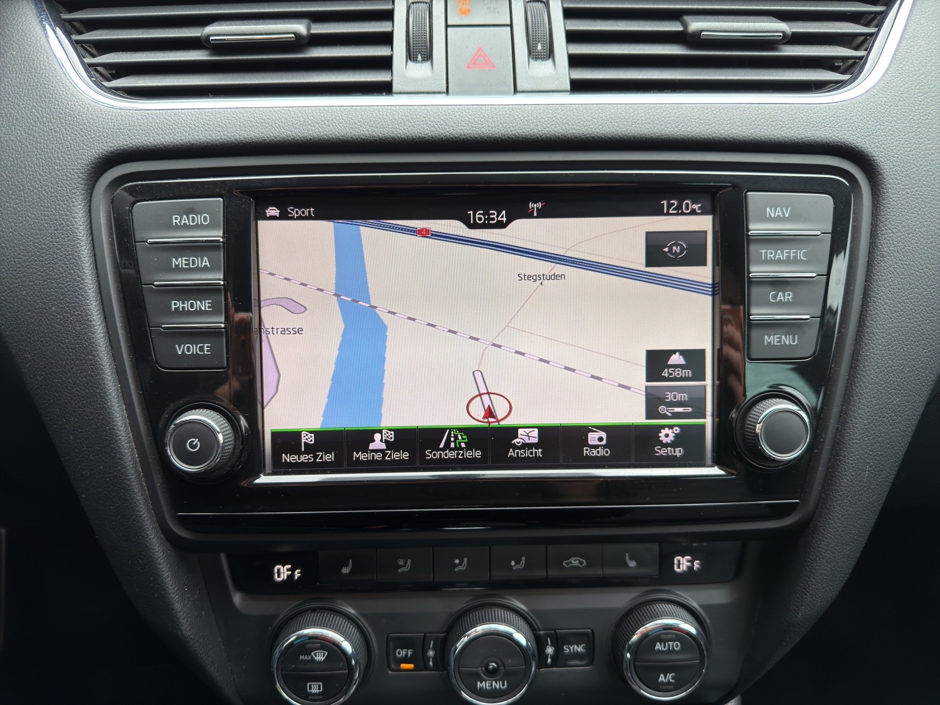 SKODA Octavia Combi 2.0 TDI RS 4x4 DSG-image-17
