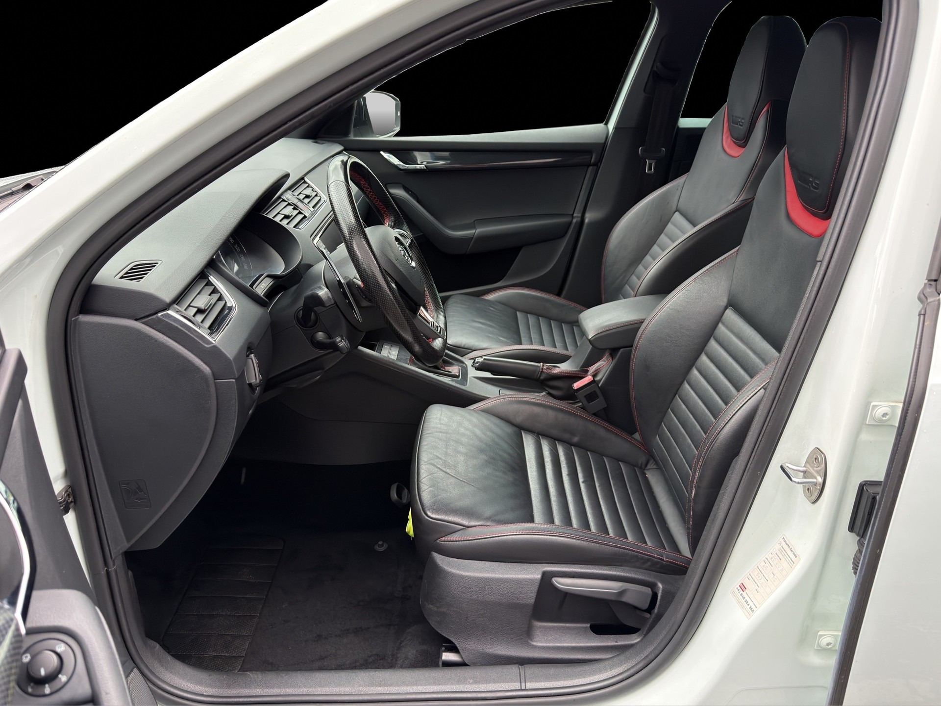 SKODA Octavia Combi 2.0 TDI RS 4x4 DSG-image-7