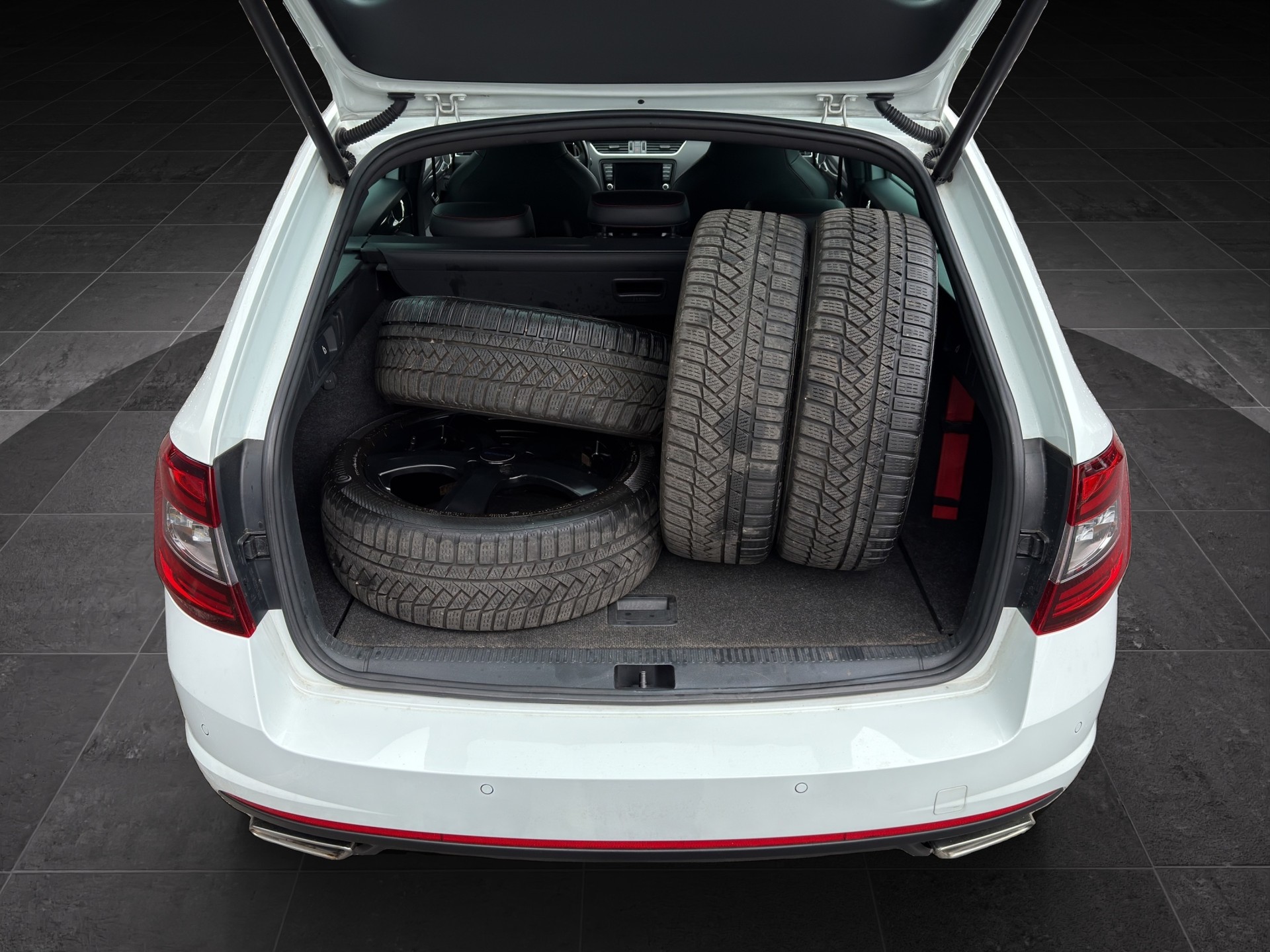 SKODA Octavia Combi 2.0 TDI RS 4x4 DSG-image-9