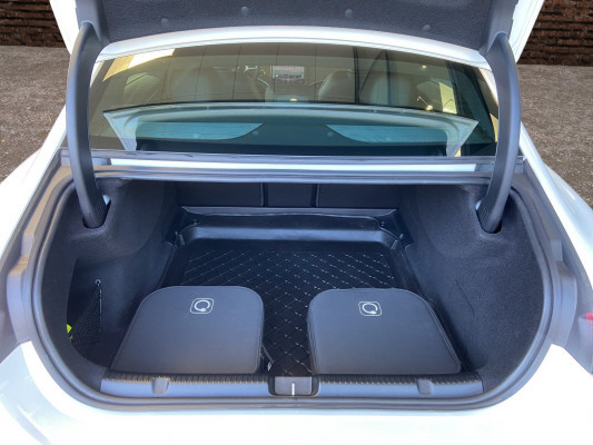 MERCEDES-BENZ EQE 350 4 Matic-image-6