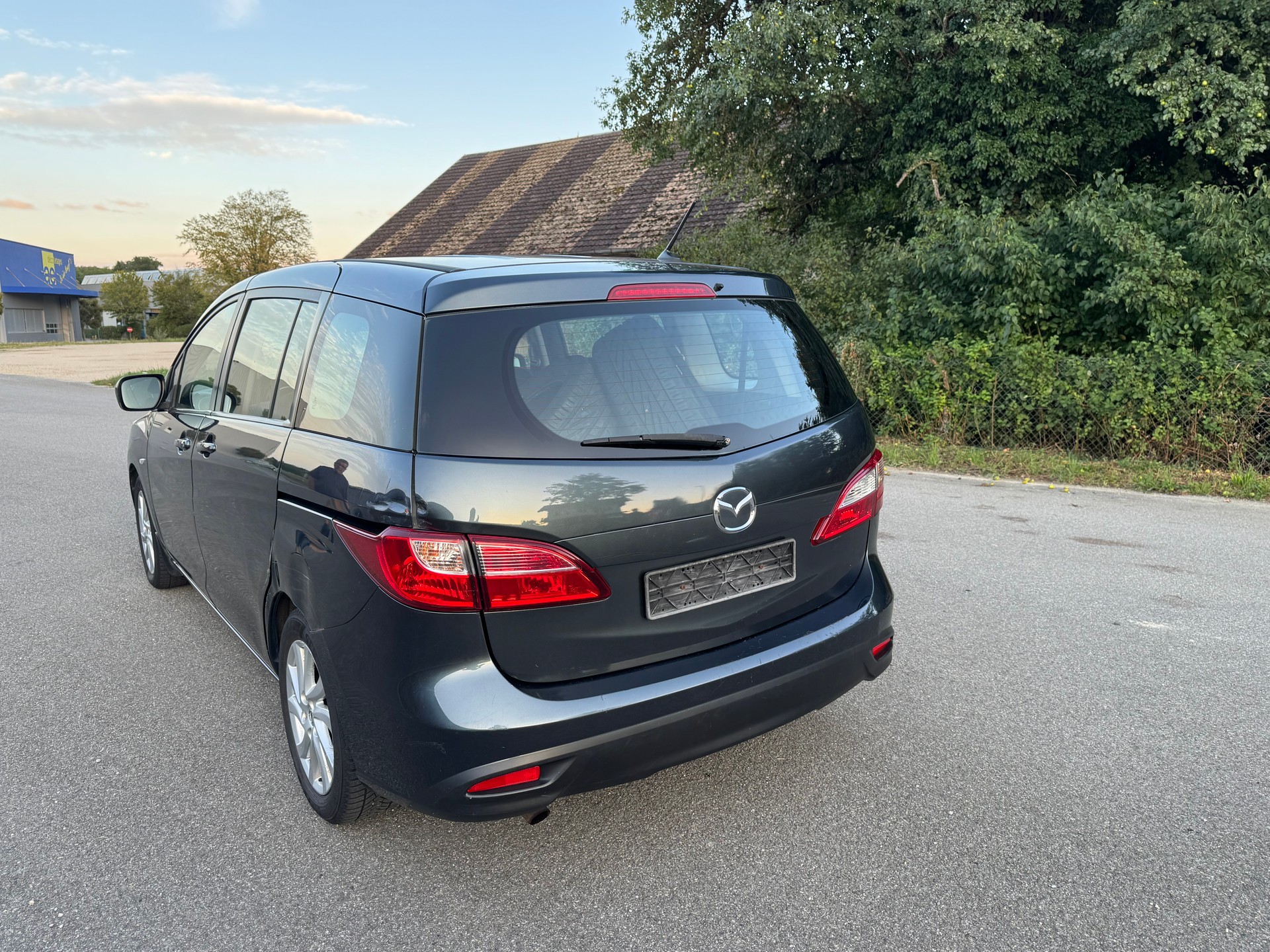 MAZDA 5-image-2