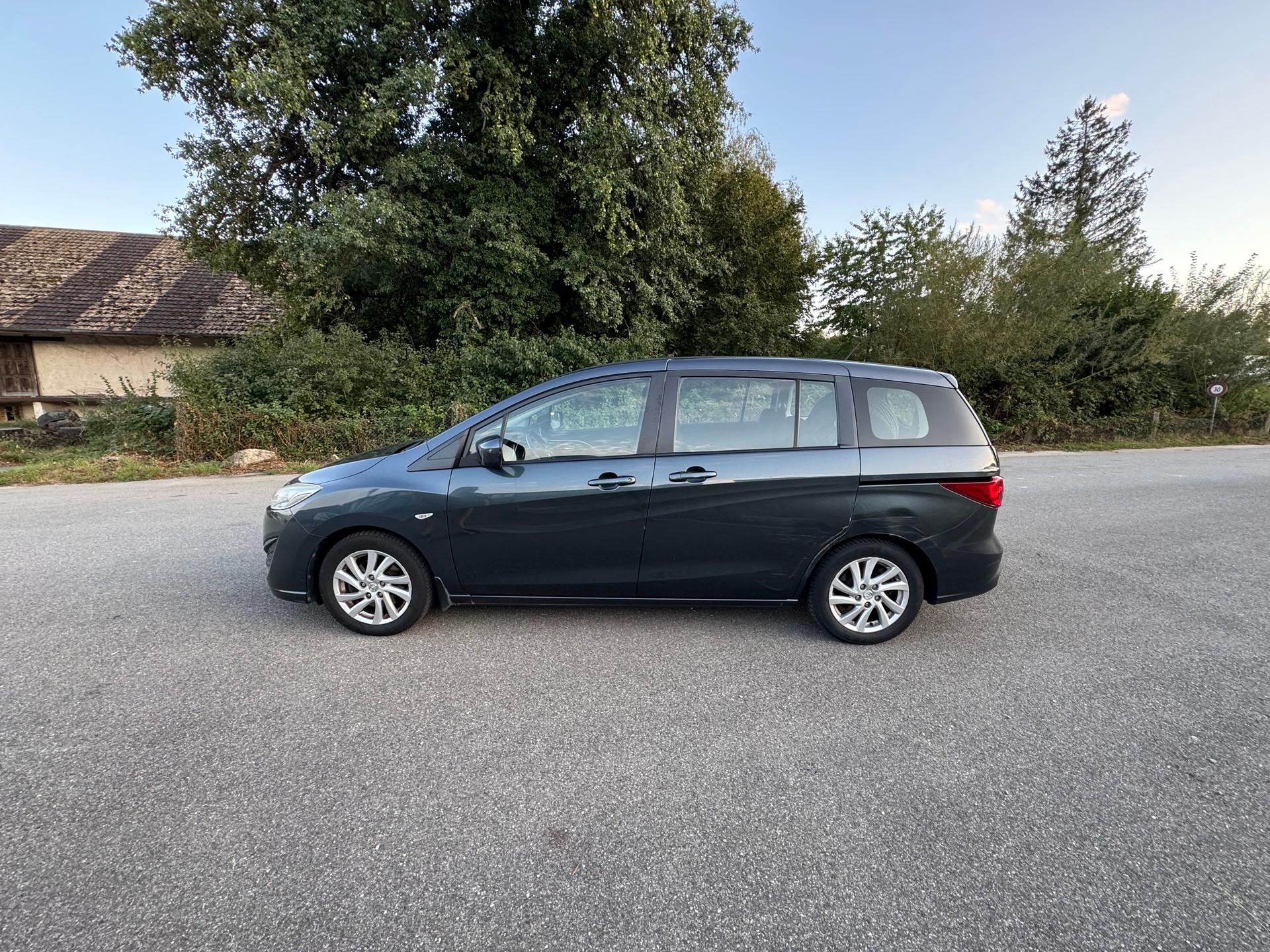 MAZDA 5-image-3