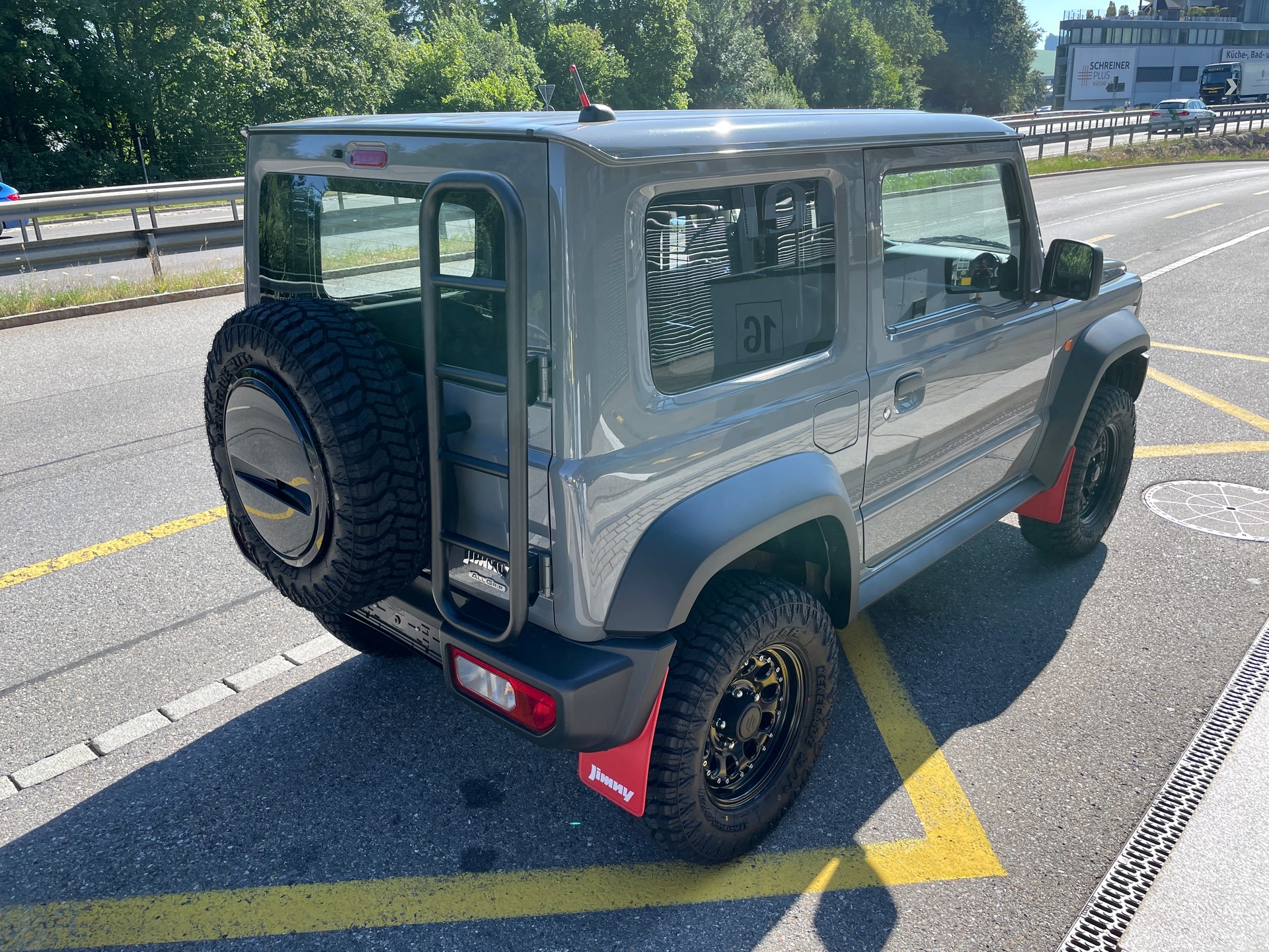 SUZUKI Jimny 1.5 Compact+ 4x4, Retro Edition mit Höherlegung und Offroadreifen-image-4
