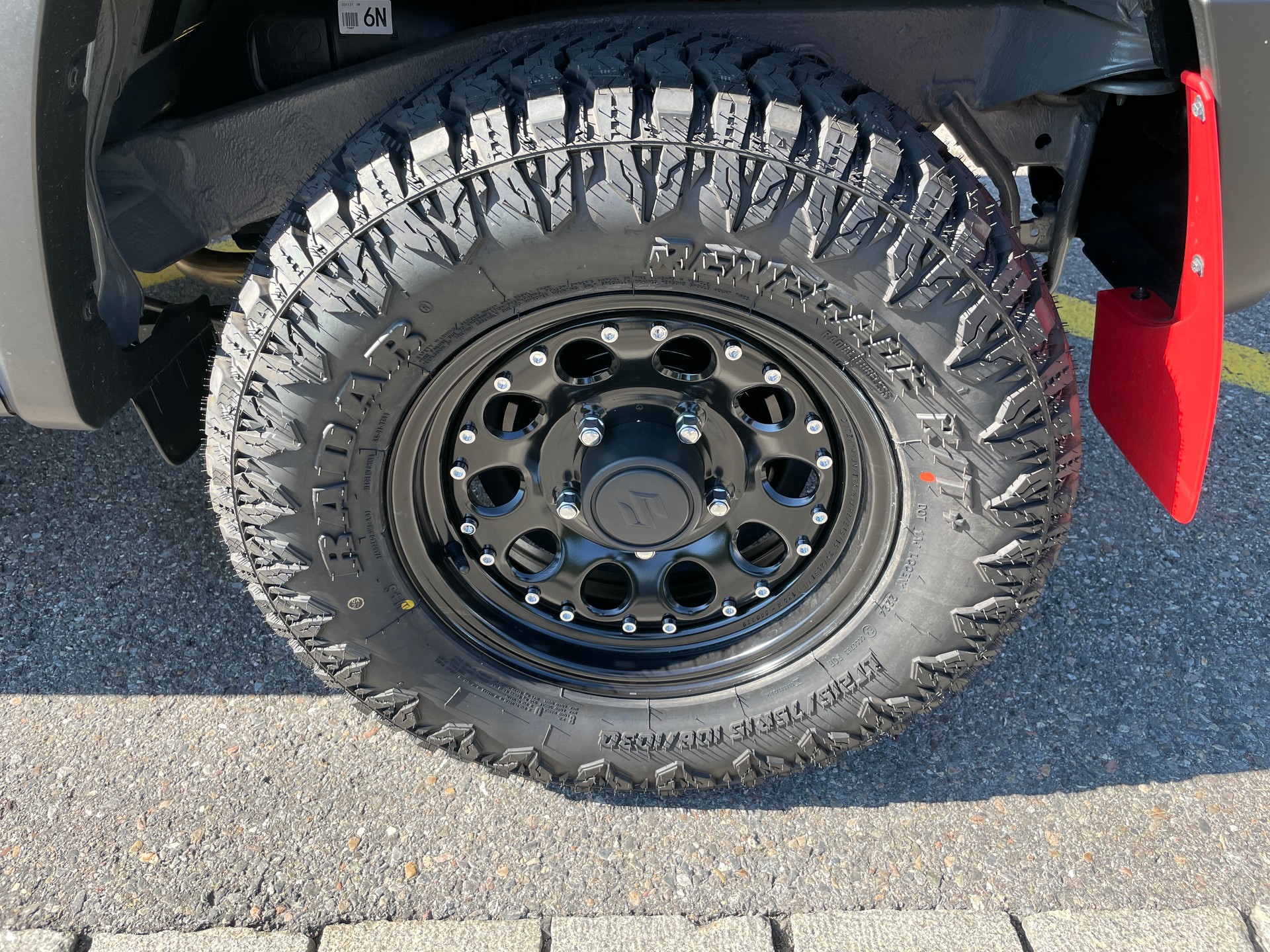 SUZUKI Jimny 1.5 Compact+ 4x4, Retro Edition mit Höherlegung und Offroadreifen-image-10