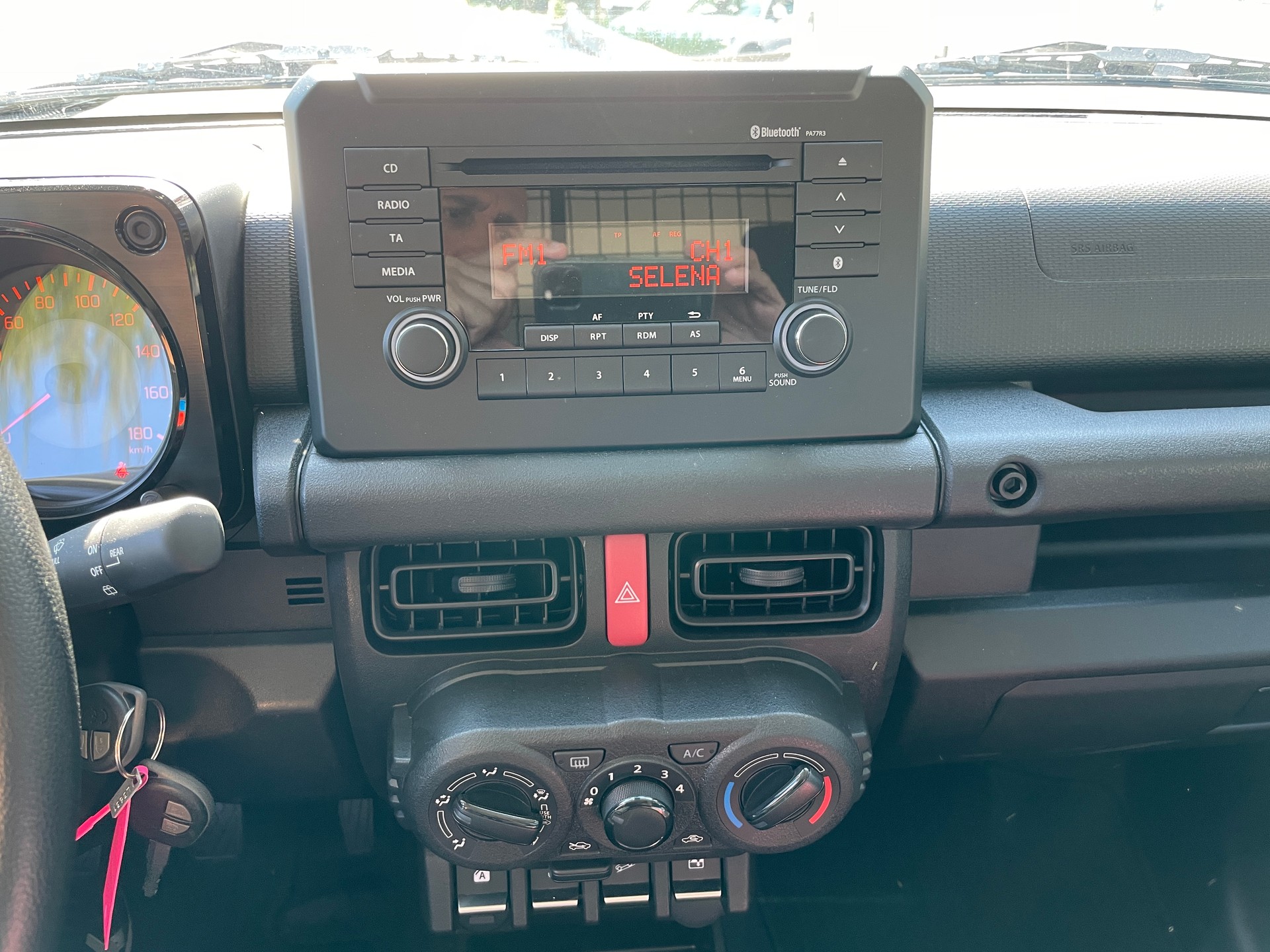 SUZUKI Jimny 1.5 Compact+ 4x4, Retro Edition mit Höherlegung und Offroadreifen-image-15