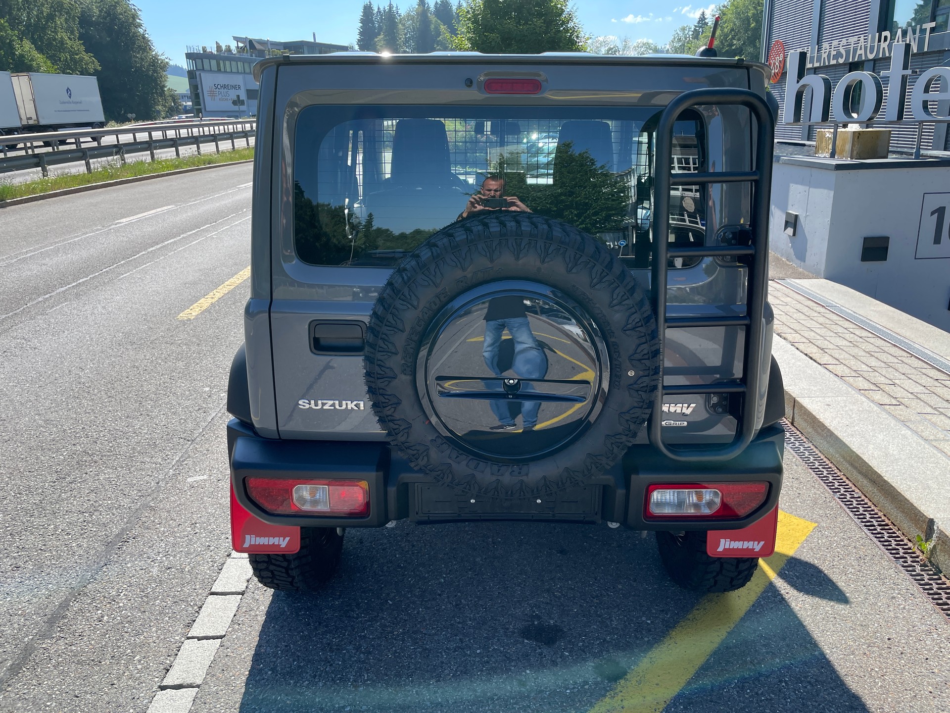 SUZUKI Jimny 1.5 Compact+ 4x4, Retro Edition mit Höherlegung und Offroadreifen-image-5