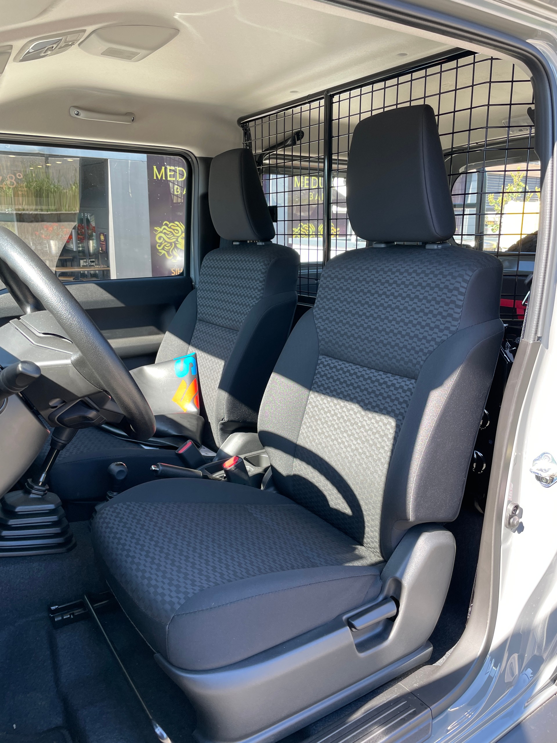 SUZUKI Jimny 1.5 Compact+ 4x4, Retro Edition mit Höherlegung und Offroadreifen-image-14