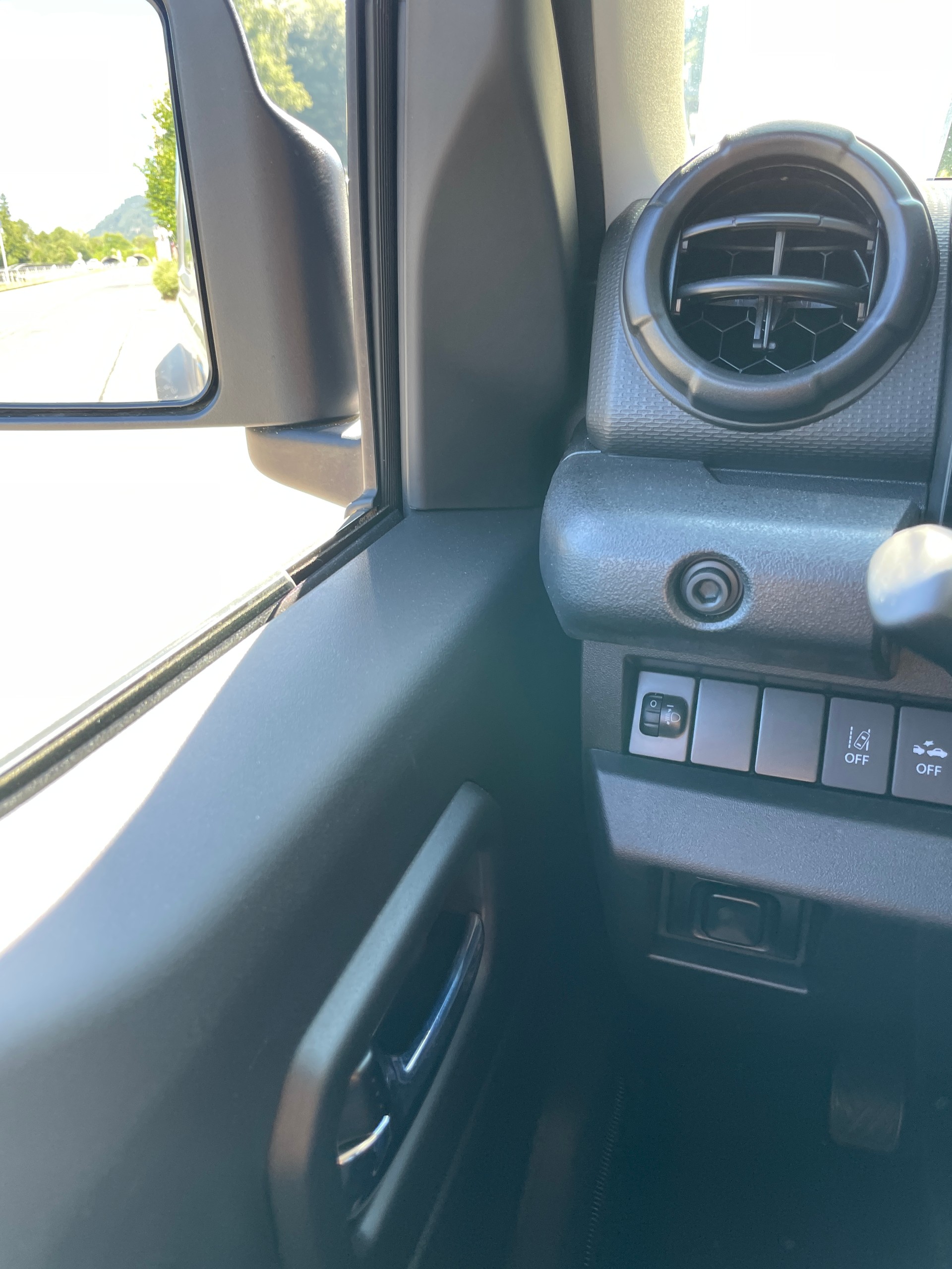 SUZUKI Jimny 1.5 Compact+ 4x4, Retro Edition mit Höherlegung und Offroadreifen-image-17