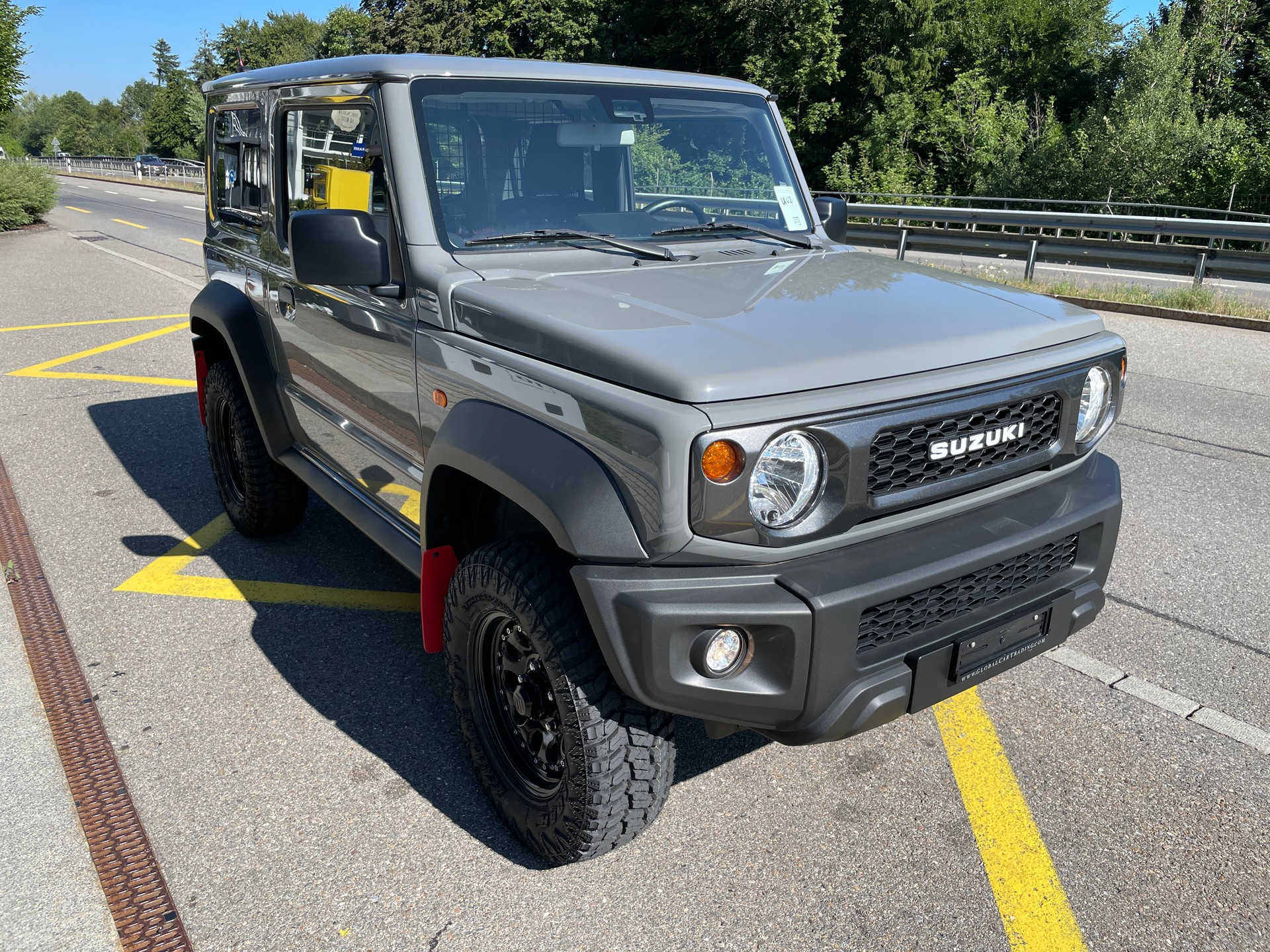 SUZUKI Jimny 1.5 Compact+ 4x4, Retro Edition mit Höherlegung und Offroadreifen-image-2