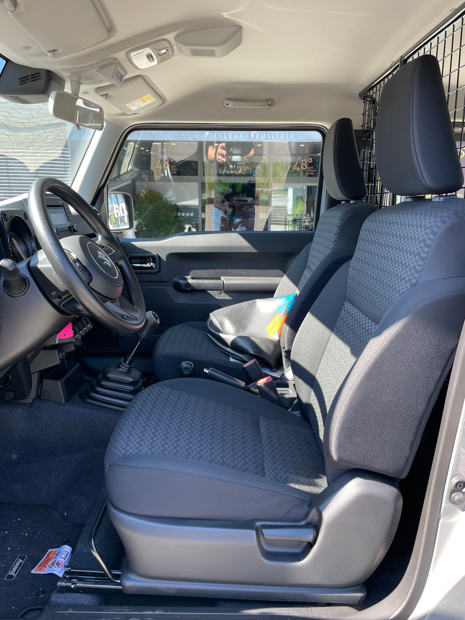 SUZUKI Jimny 1.5 Compact+ 4x4, Retro Edition mit Höherlegung und Offroadreifen-image-13