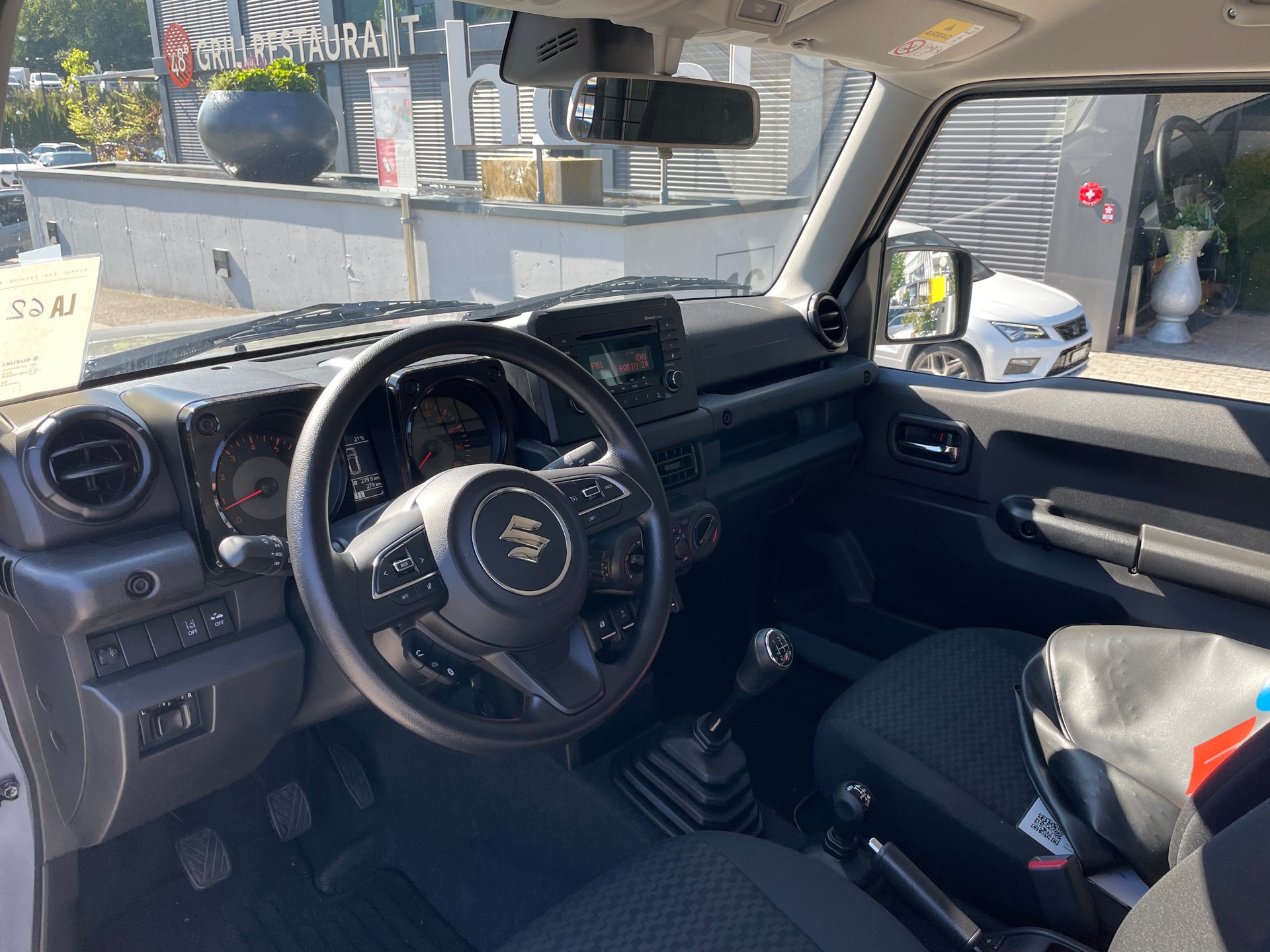 SUZUKI Jimny 1.5 Compact+ 4x4, Retro Edition mit Höherlegung und Offroadreifen-image-12