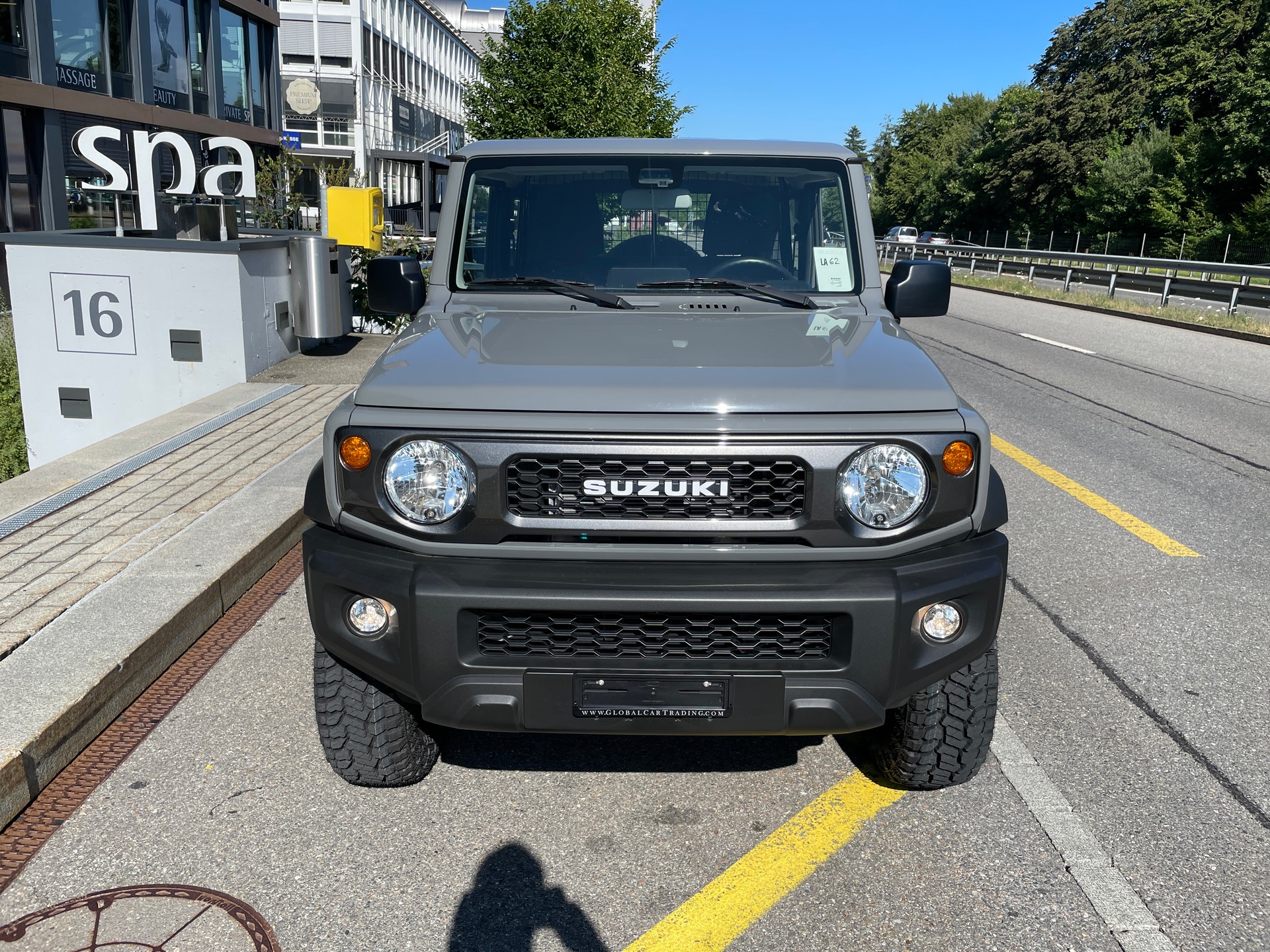 SUZUKI Jimny 1.5 Compact+ 4x4, Retro Edition mit Höherlegung und Offroadreifen-image-1