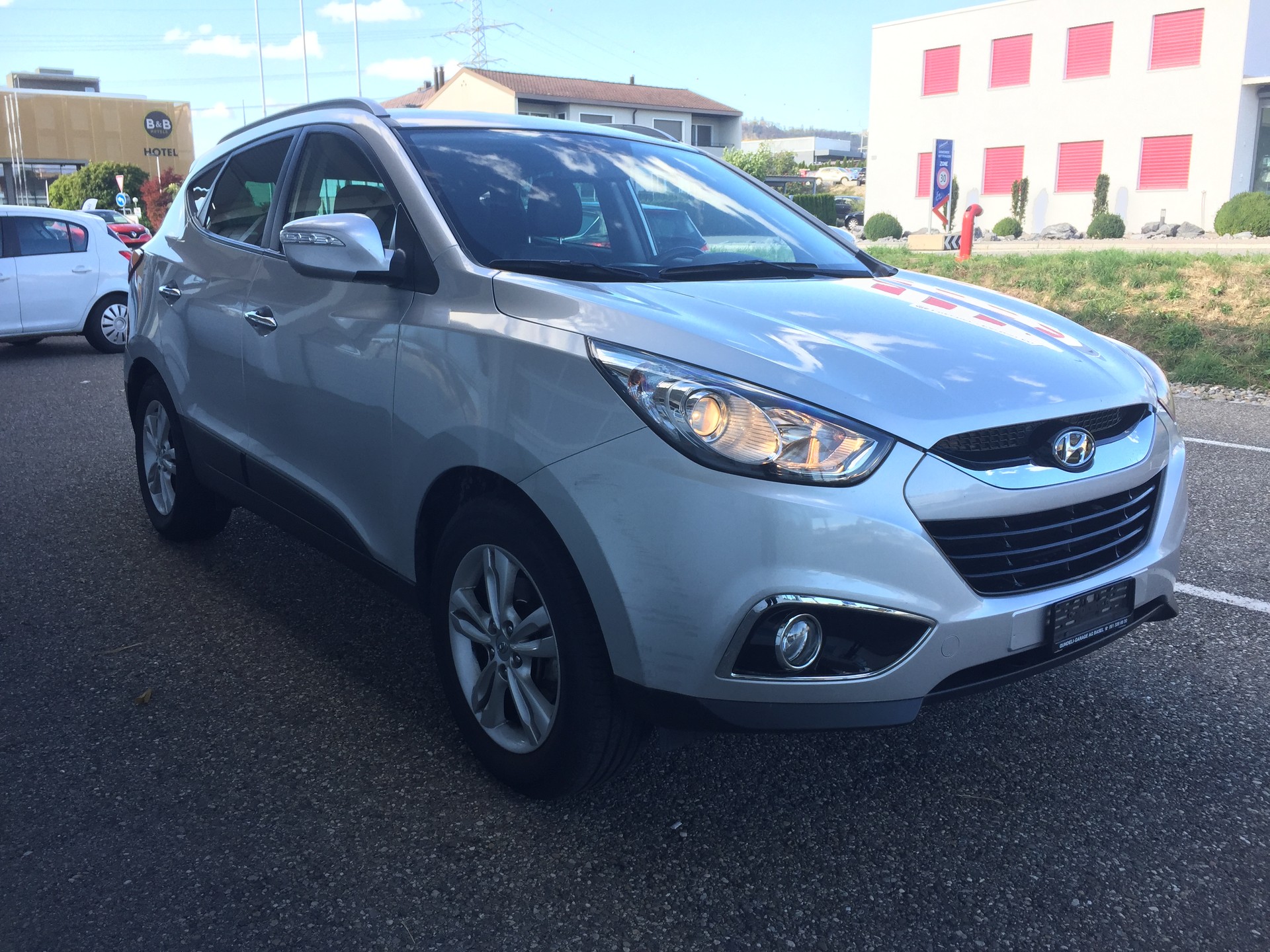 HYUNDAI iX 35 2.0 Style 4WD Automatic-image-1