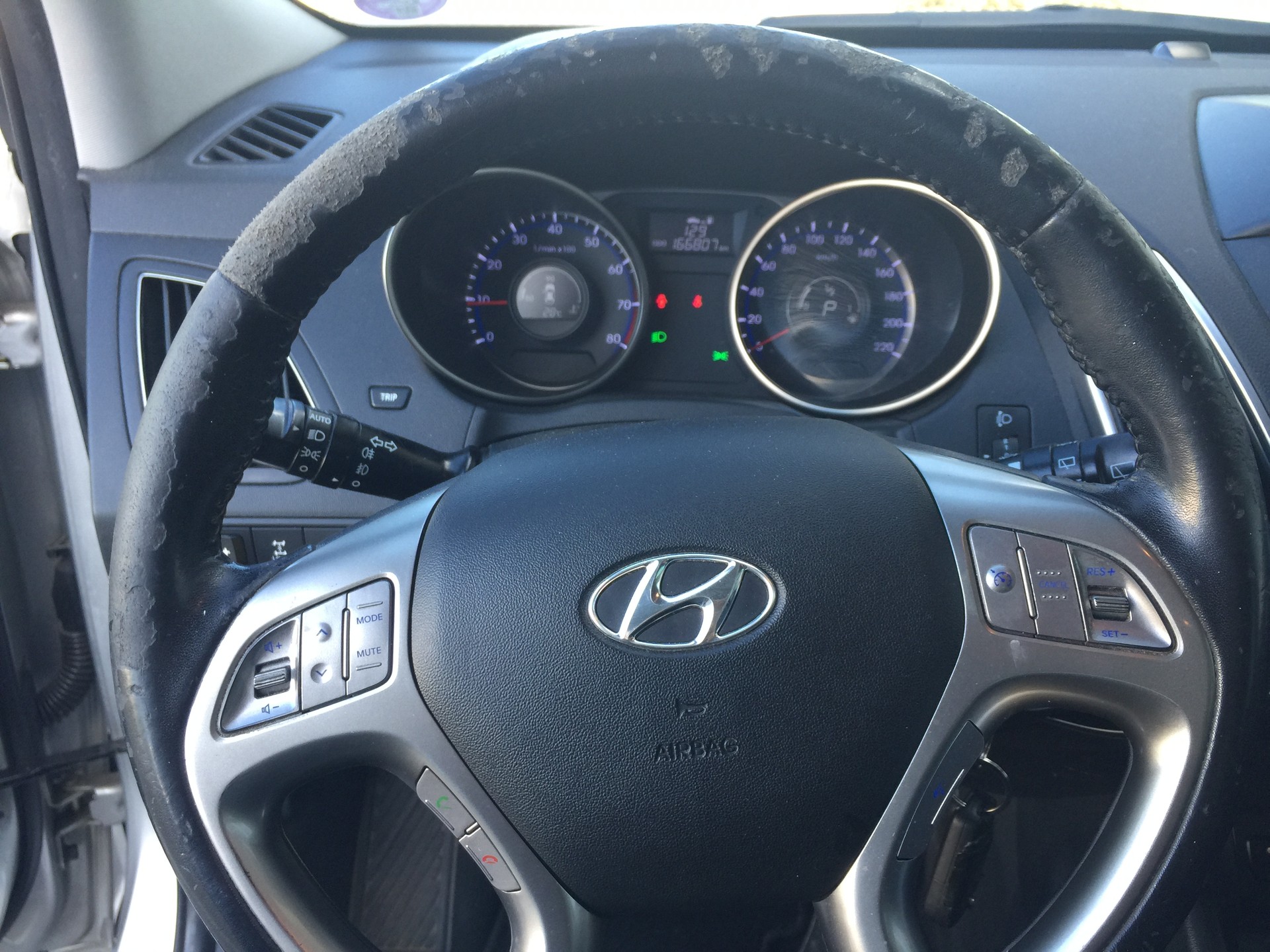 HYUNDAI iX 35 2.0 Style 4WD Automatic-image-12