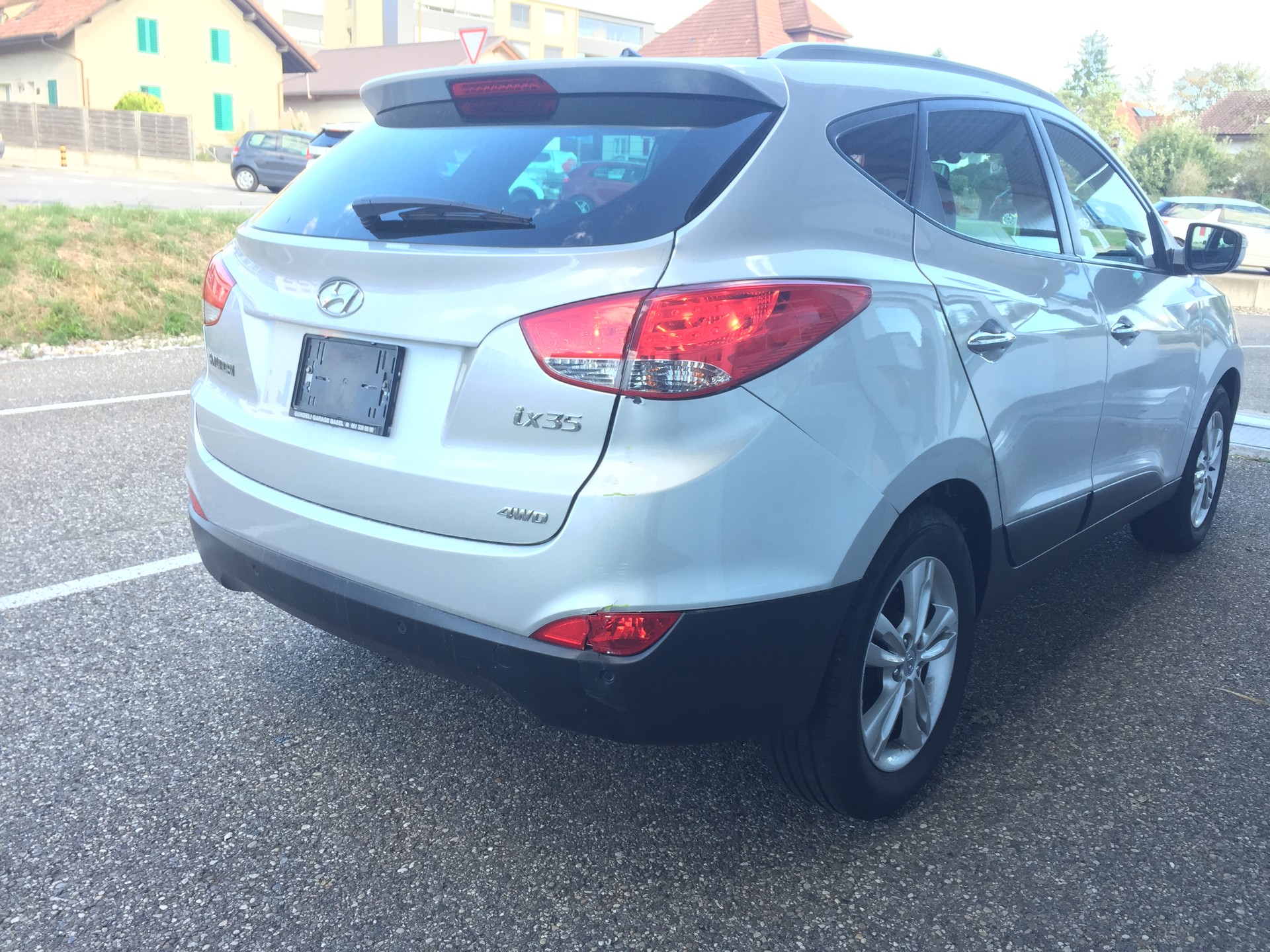 HYUNDAI iX 35 2.0 Style 4WD Automatic-image-5