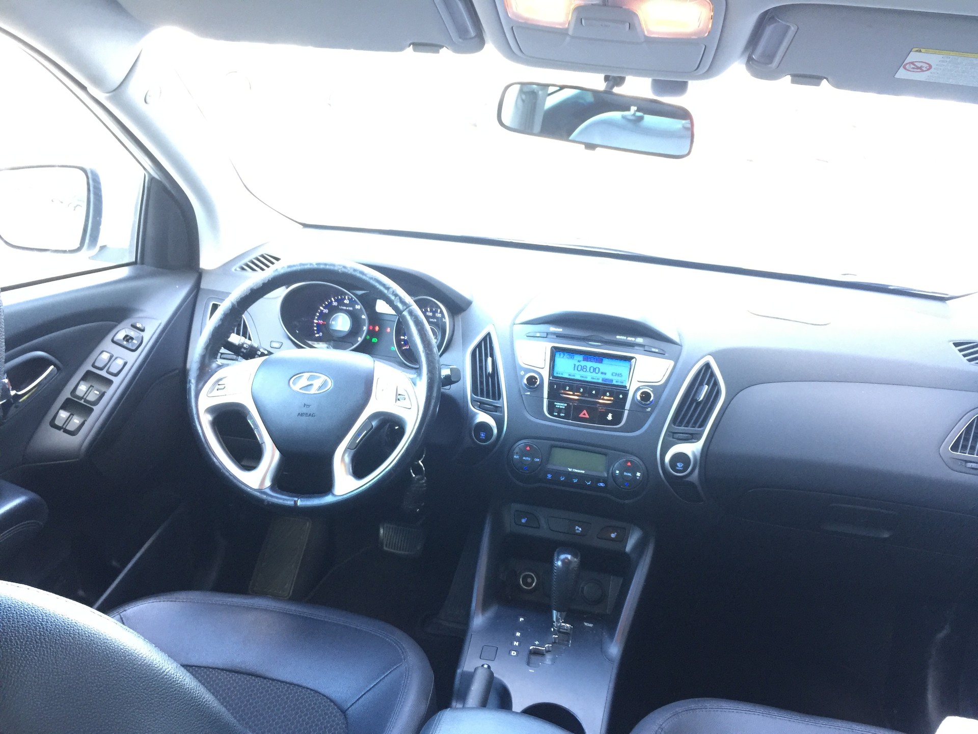 HYUNDAI iX 35 2.0 Style 4WD Automatic-image-7