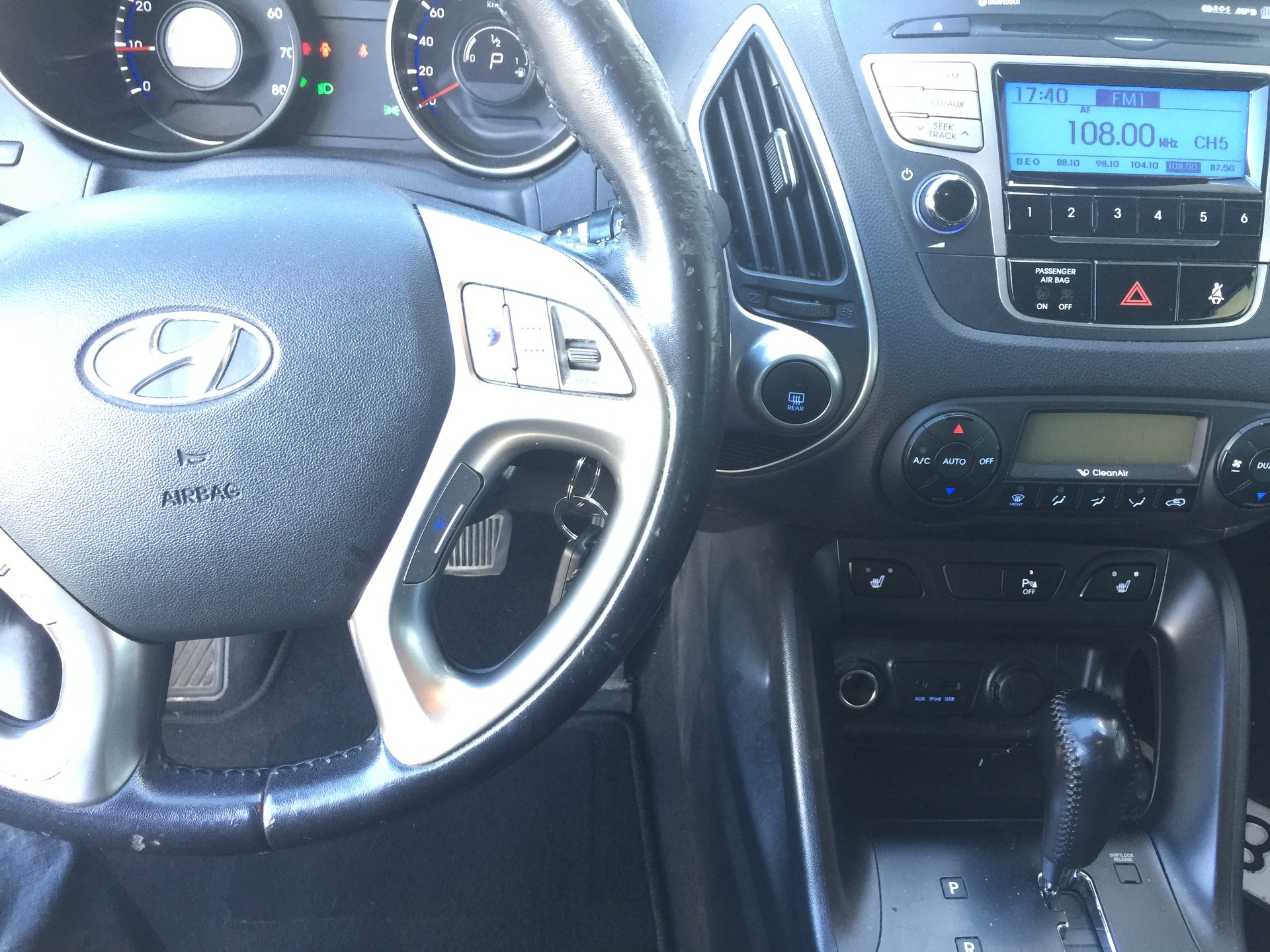 HYUNDAI iX 35 2.0 Style 4WD Automatic-image-11