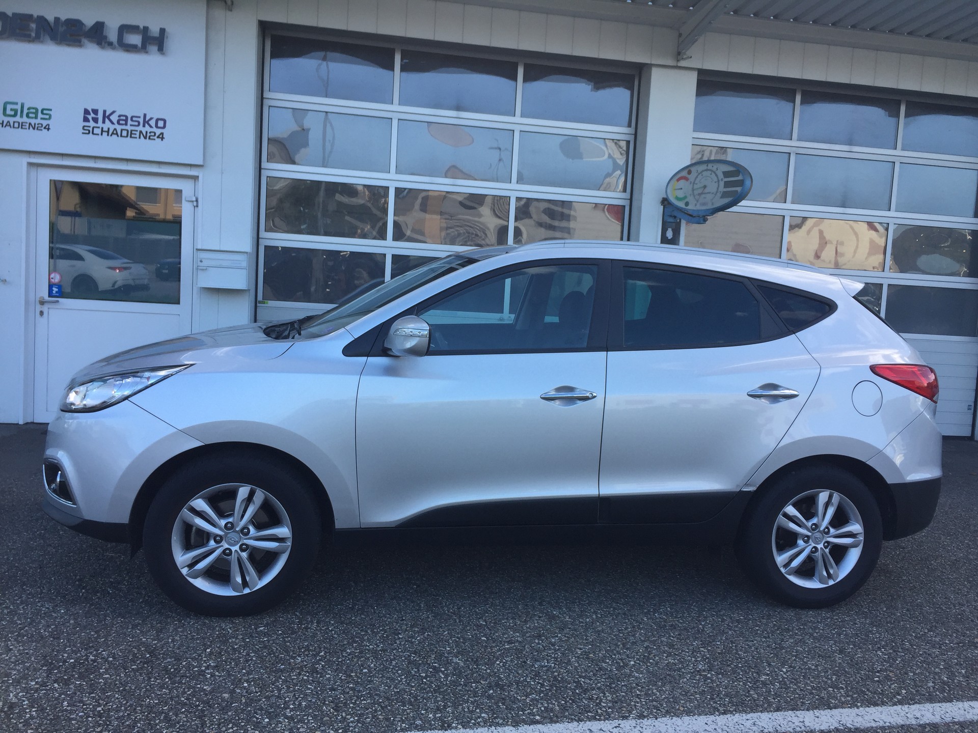 HYUNDAI iX 35 2.0 Style 4WD Automatic-image-13