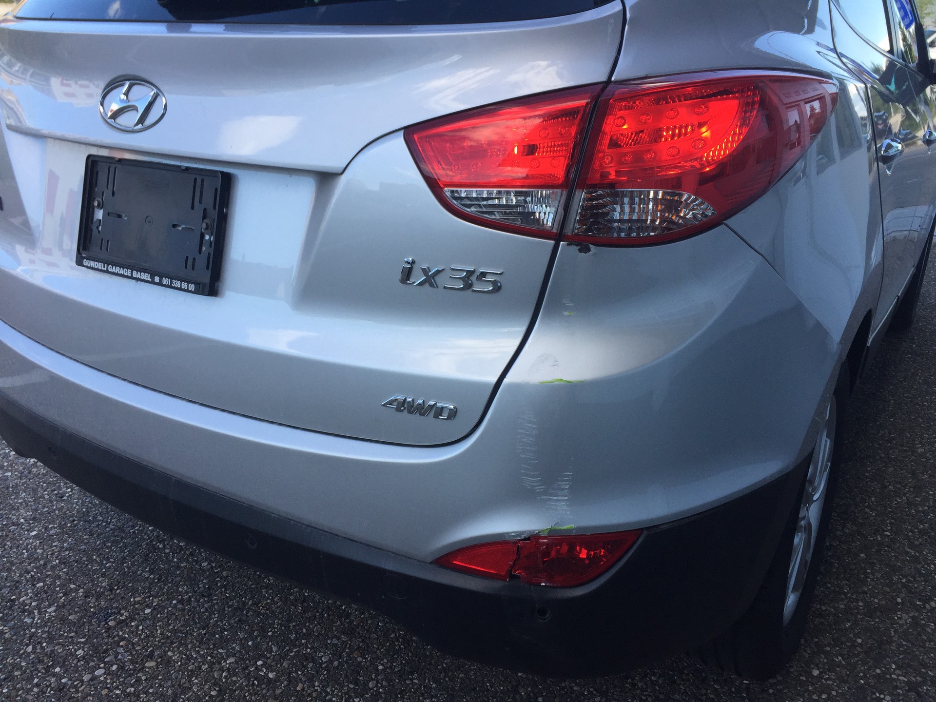 HYUNDAI iX 35 2.0 Style 4WD Automatic-image-6