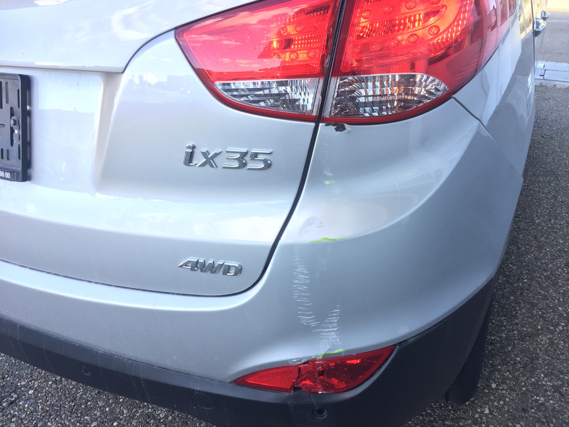 HYUNDAI iX 35 2.0 Style 4WD Automatic-image-14