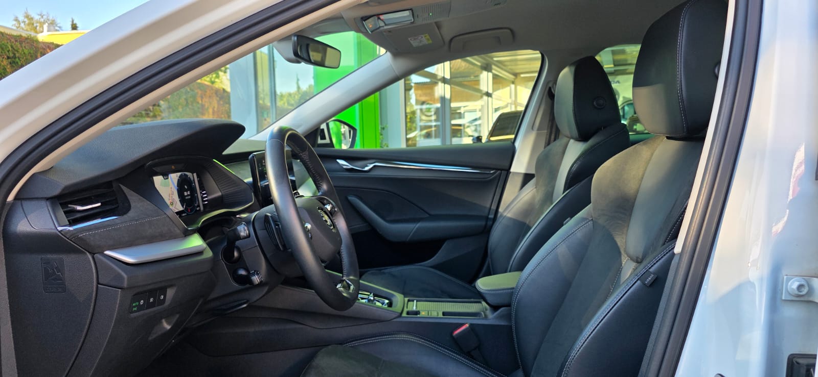 SKODA Octavia Combi 2.0 TDI DSG Style-image-8