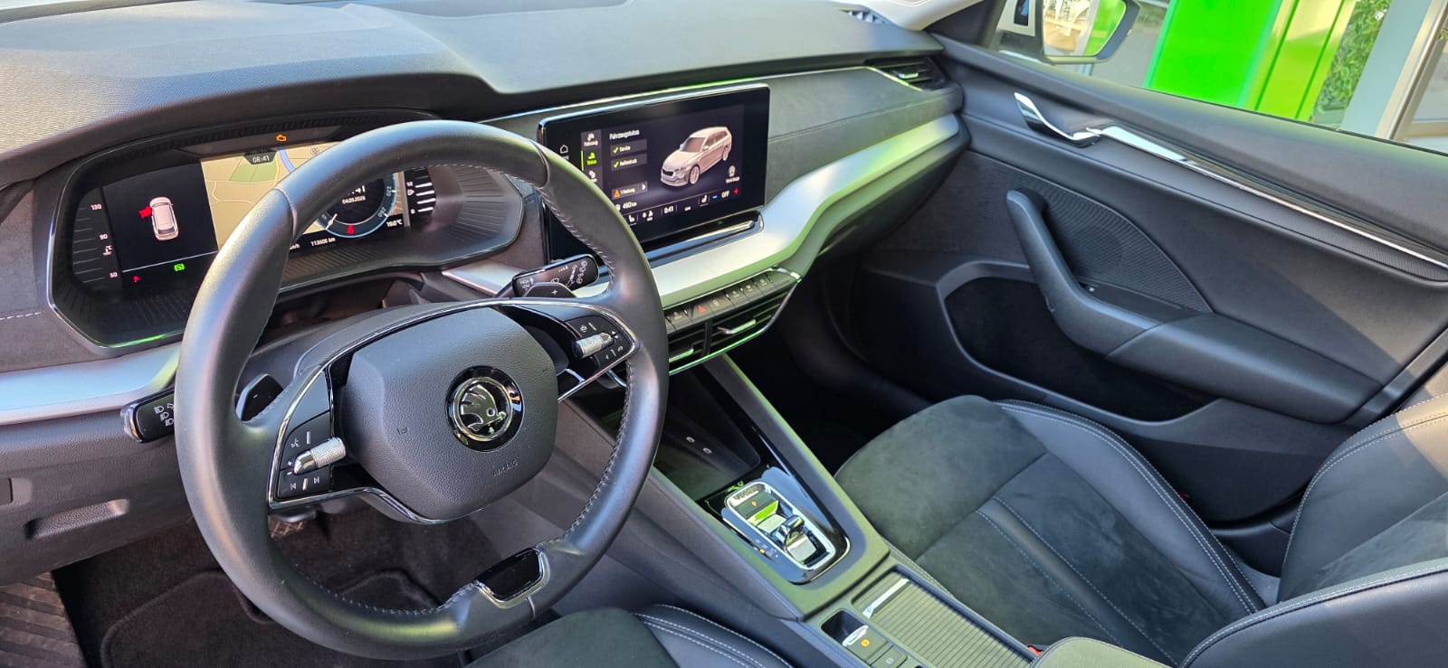 SKODA Octavia Combi 2.0 TDI DSG Style-image-11