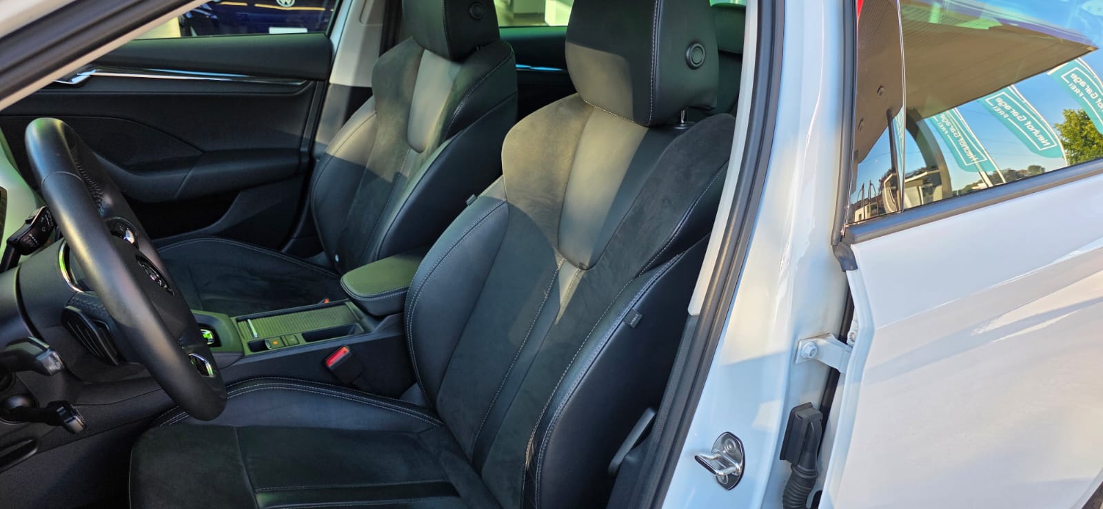 SKODA Octavia Combi 2.0 TDI DSG Style-image-9