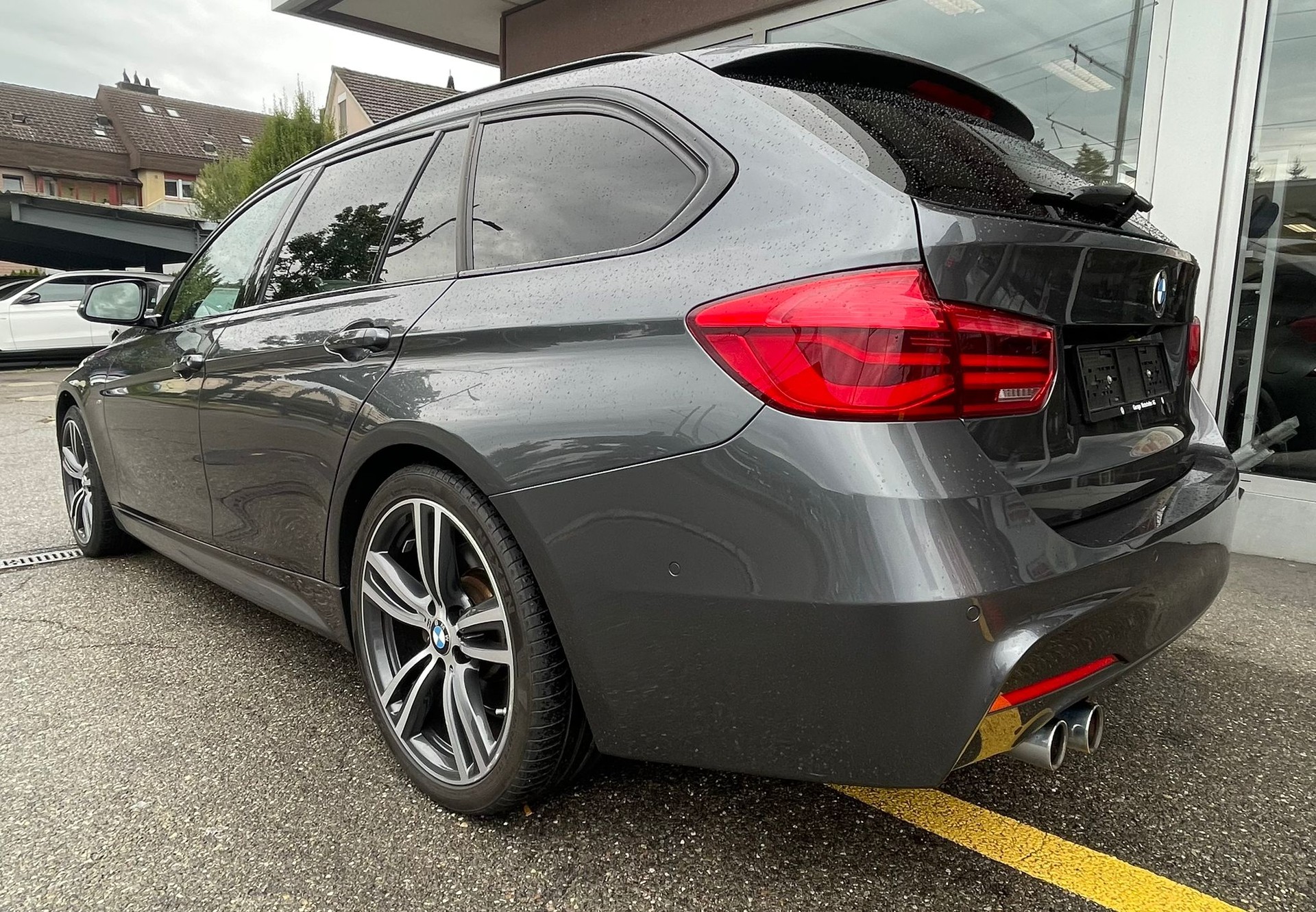 BMW 330d xDrive Touring M Sport Line Steptronic CH-Auto 83% Rabatt-image-2