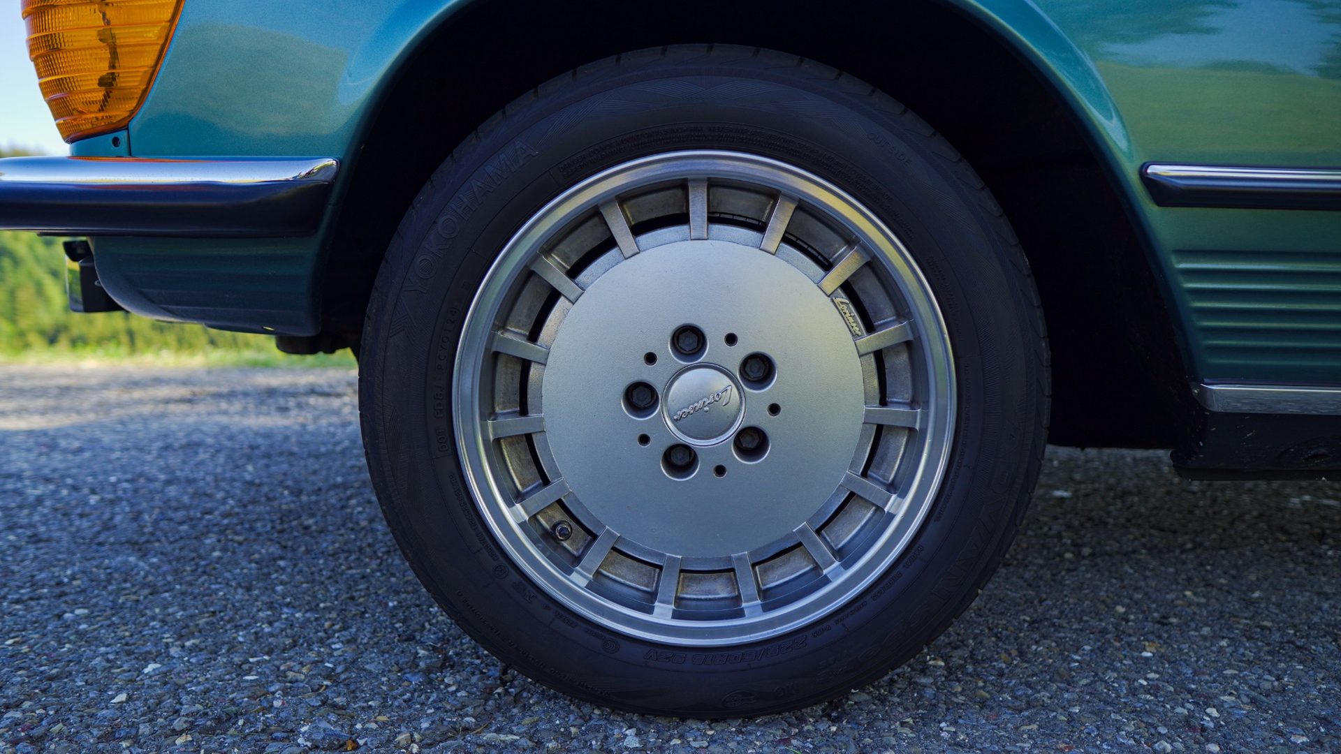 MERCEDES-BENZ R 107-image-5
