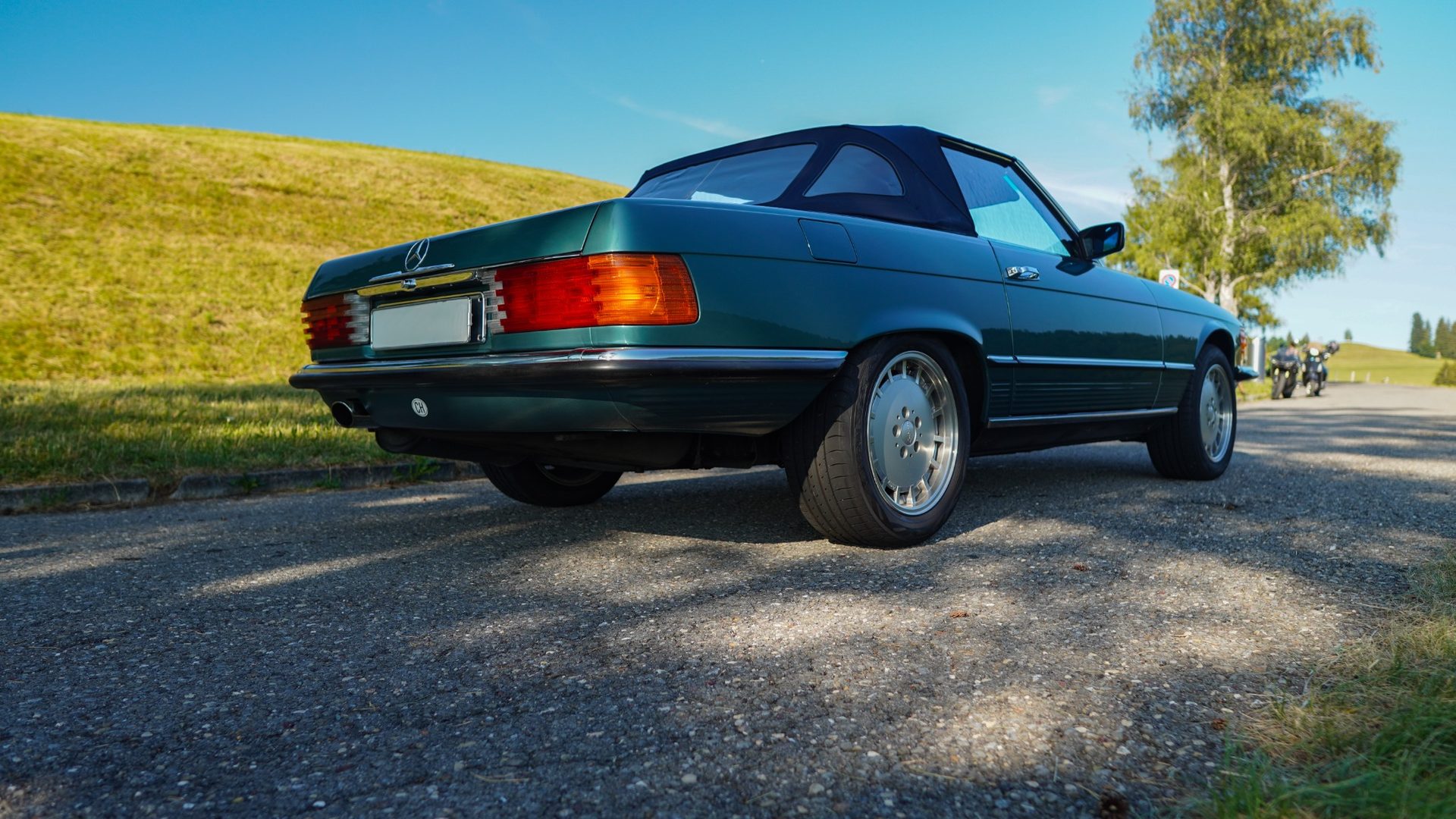 MERCEDES-BENZ R 107-image-4
