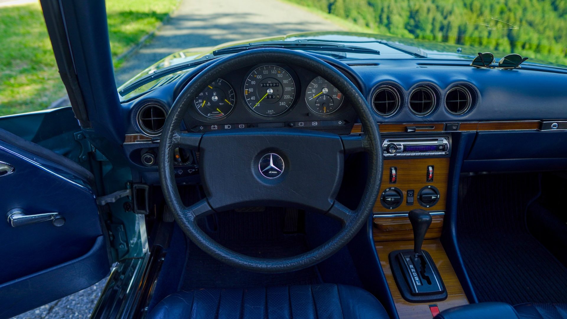 MERCEDES-BENZ R 107-image-2