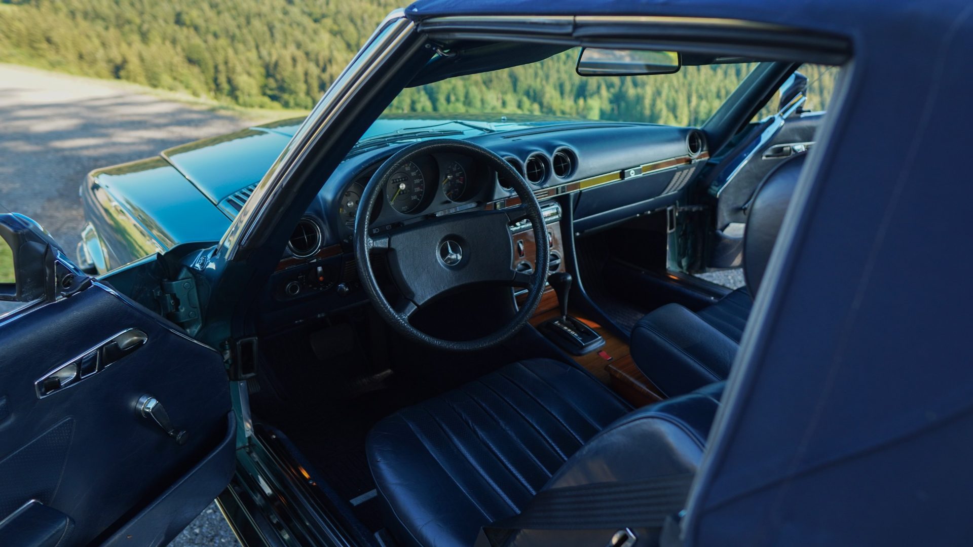 MERCEDES-BENZ R 107-image-1