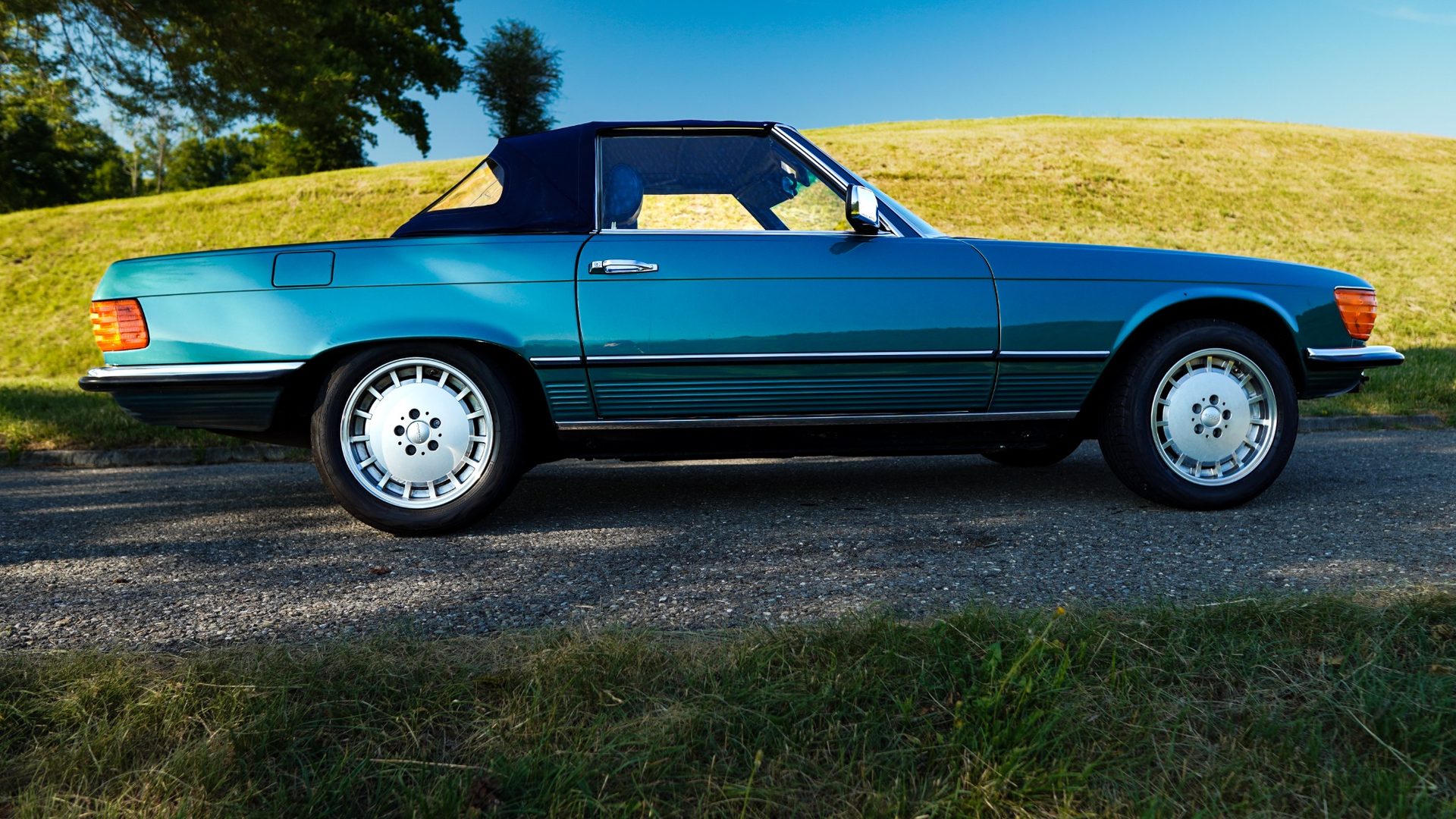 MERCEDES-BENZ R 107-image-3