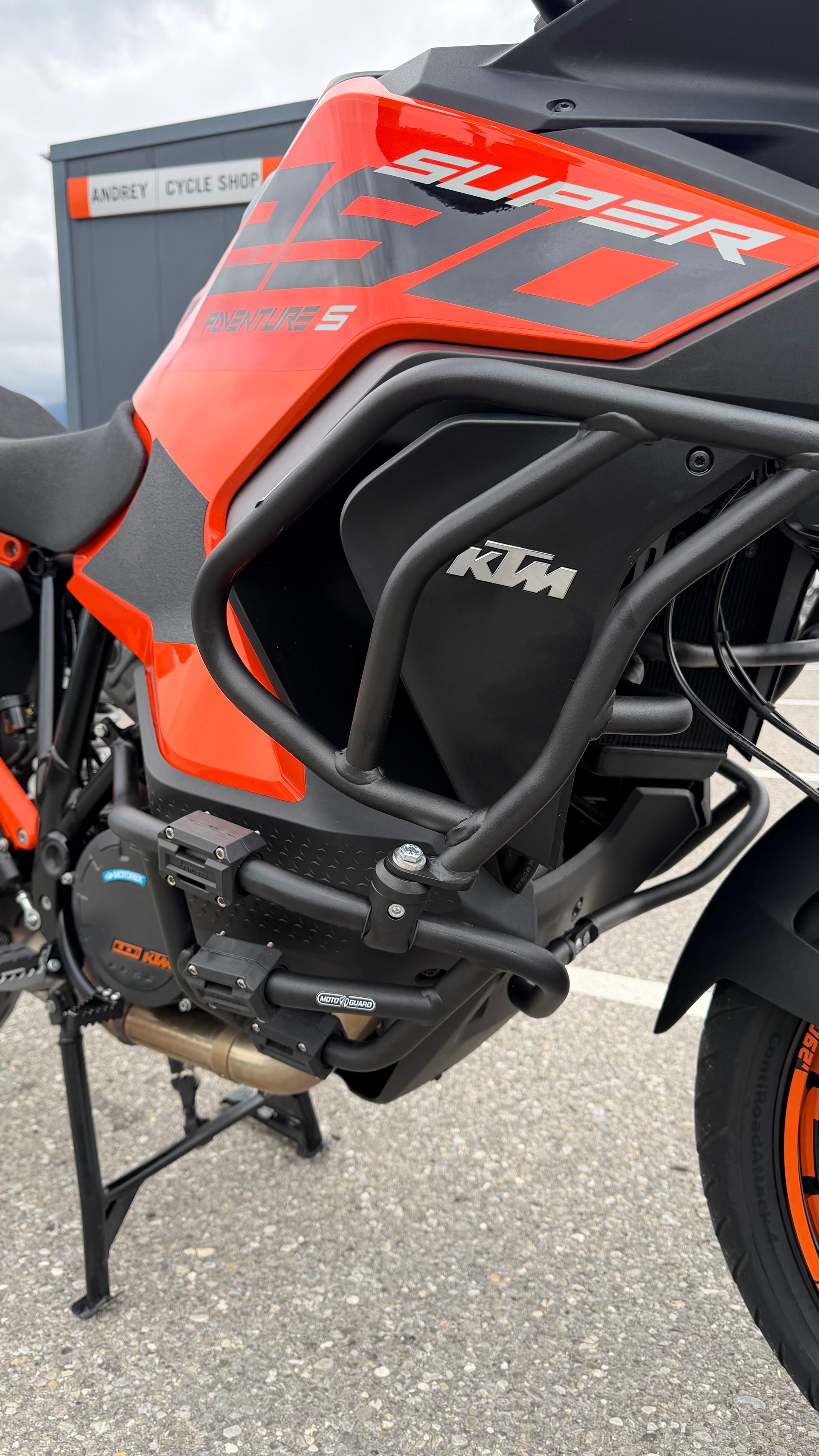 KTM 1290 Super Adventure S-showroom-element-3