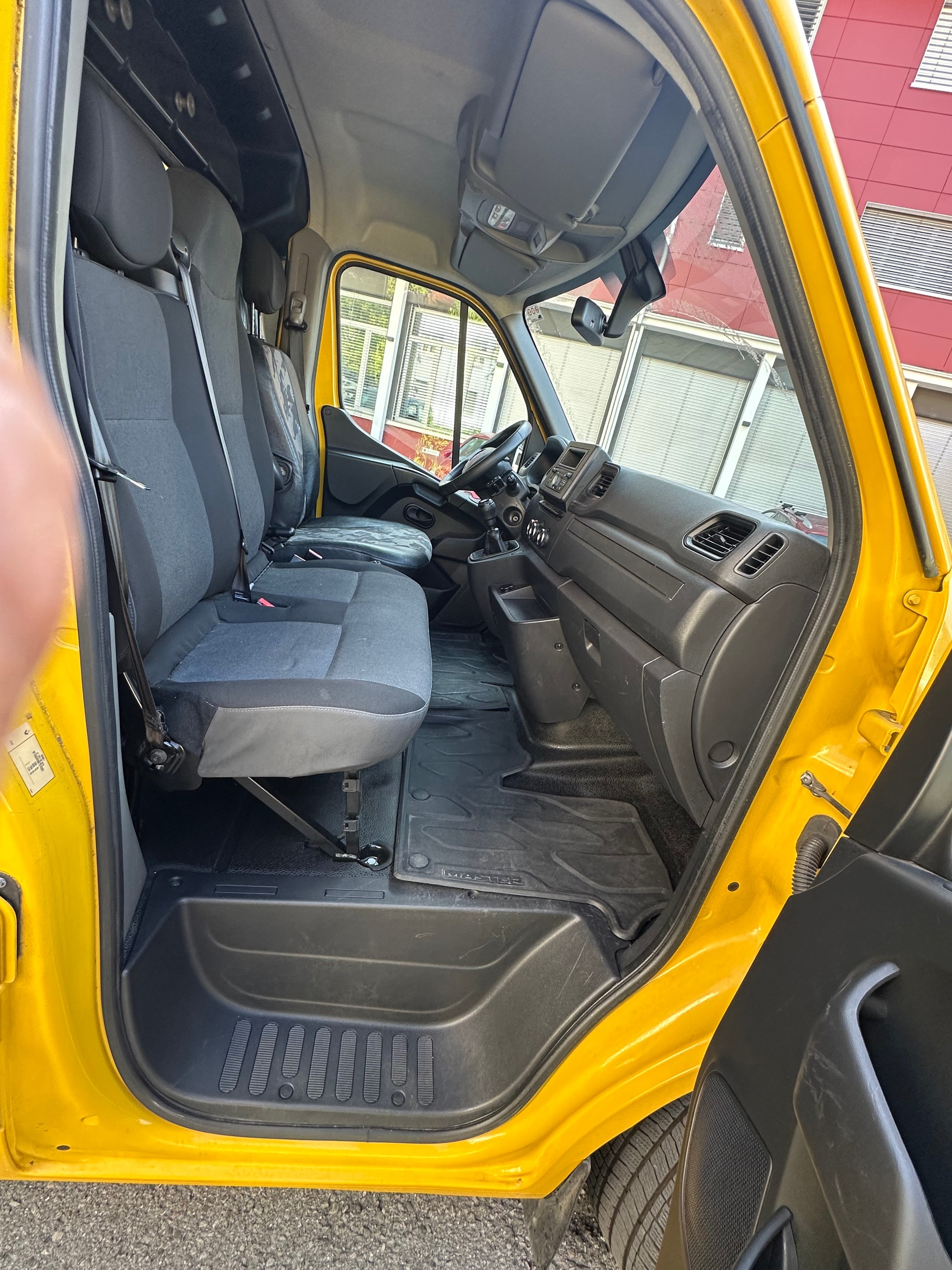 RENAULT Master T35 2.3dCi 135 L3H2-image-10
