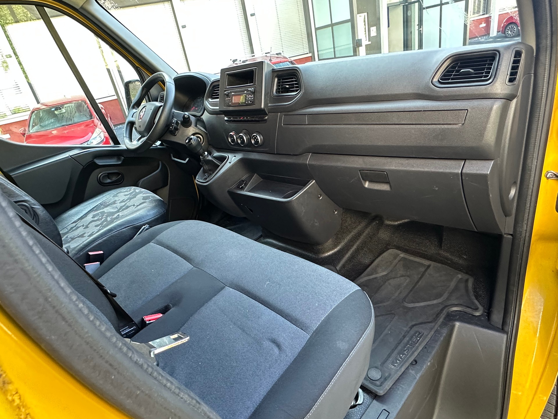 RENAULT Master T35 2.3dCi 135 L3H2-image-12