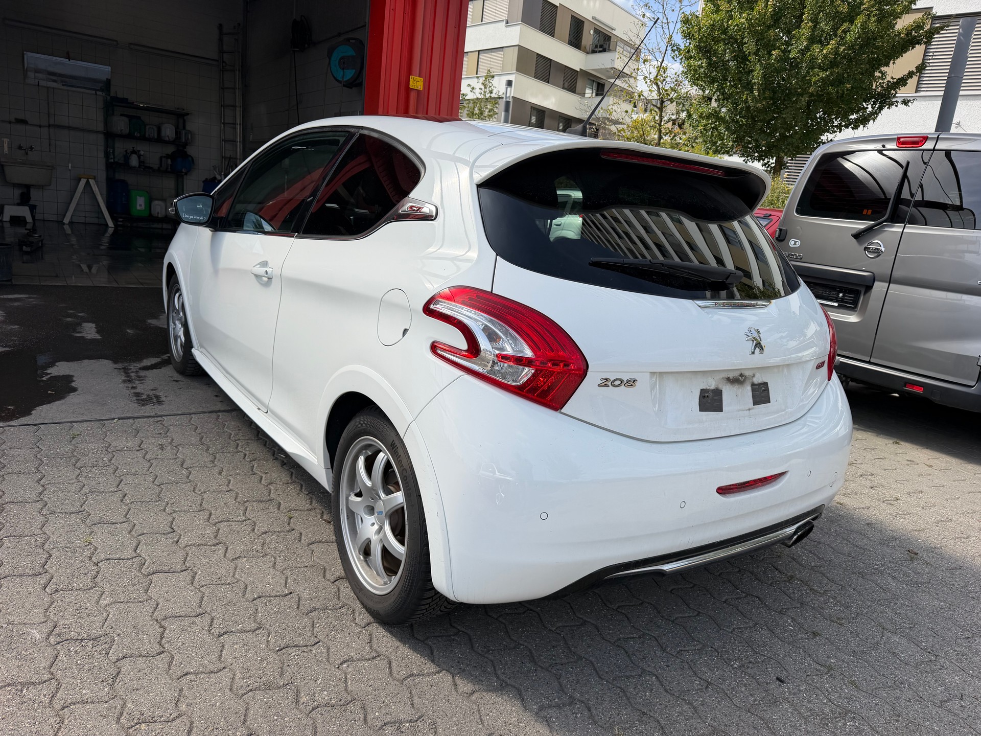 PEUGEOT 208 1.6 Turbo GTi-image-3